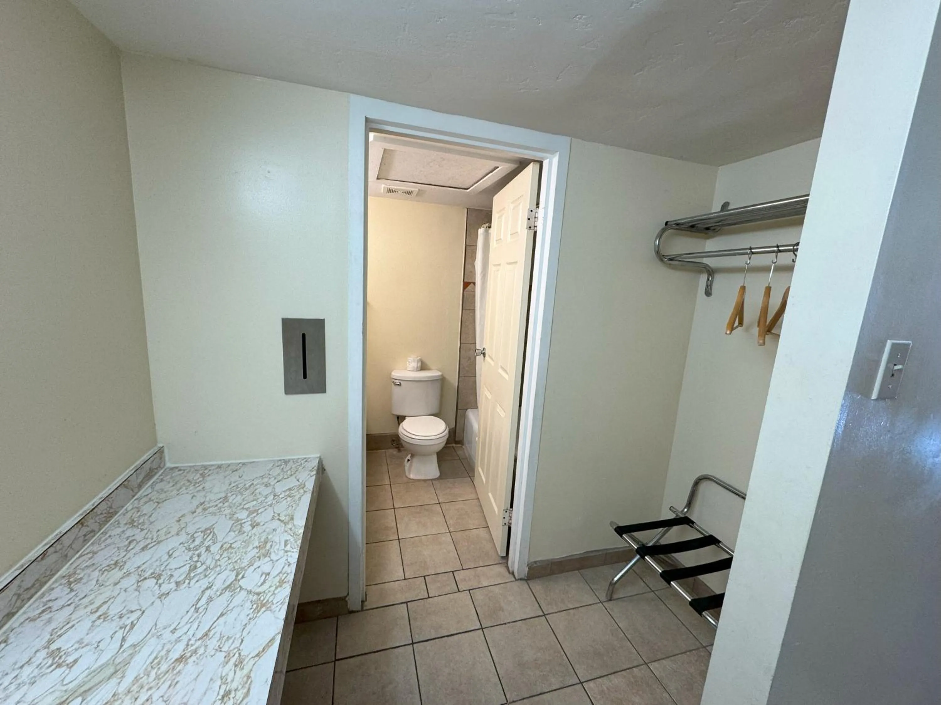 Bedroom, Bed in Big Chile Inn & Suites