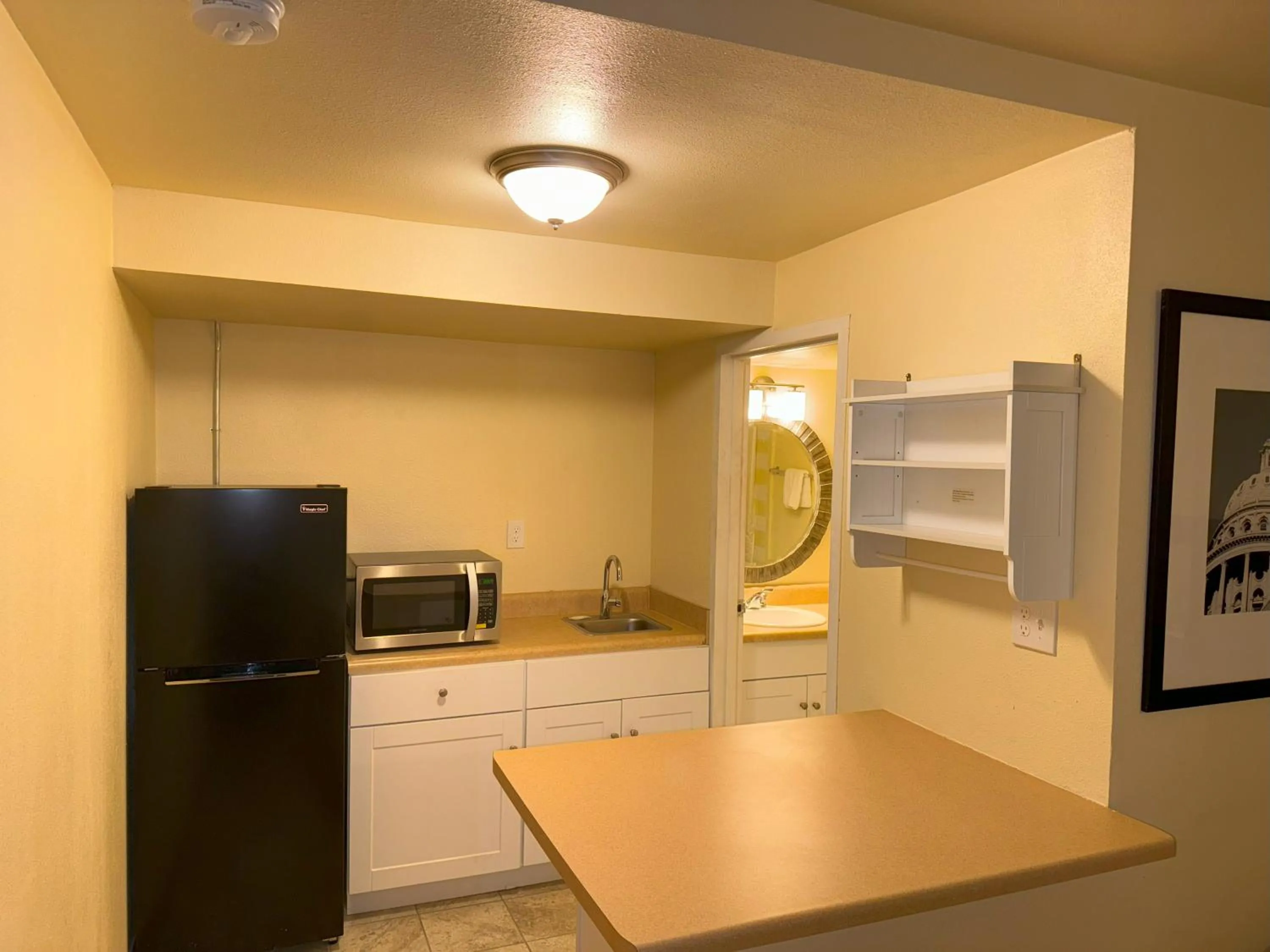 Kitchen or kitchenette in Big Chile Inn & Suites