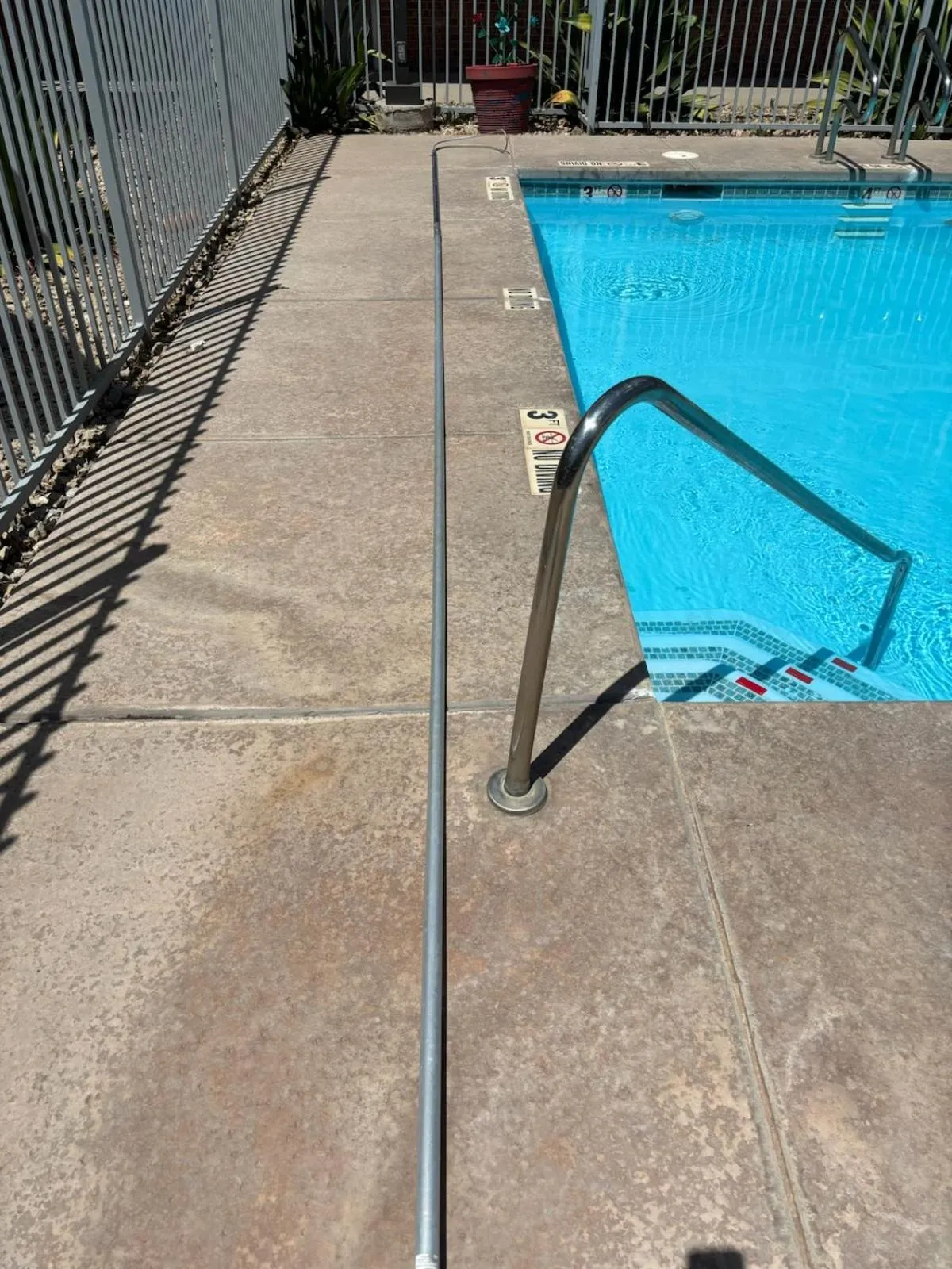 Swimming pool in Big Chile Inn & Suites