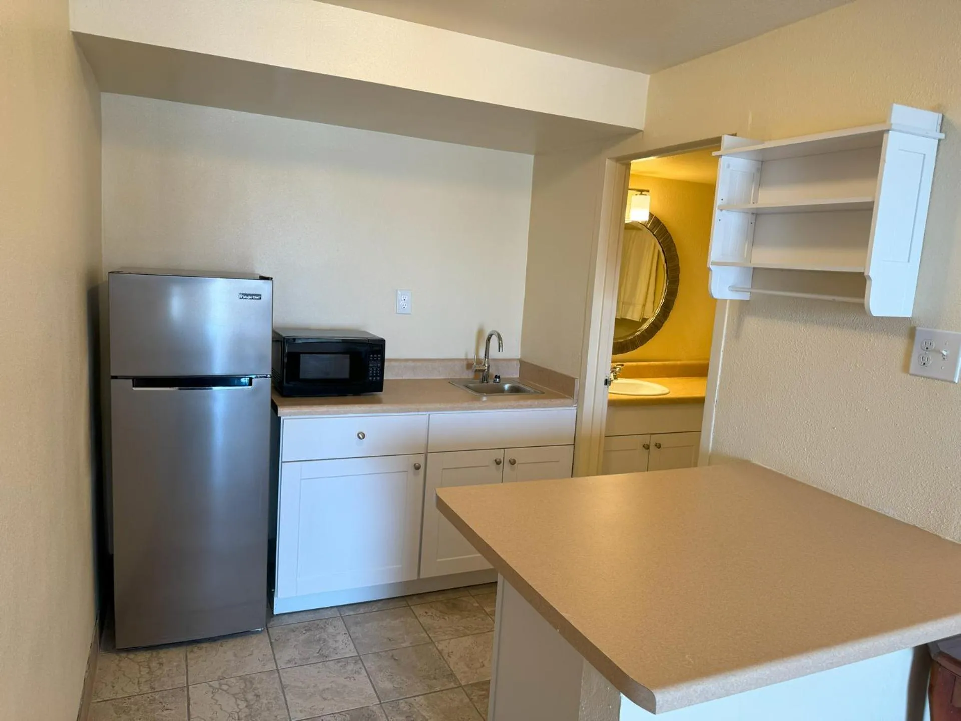 Kitchen or kitchenette in Big Chile Inn & Suites