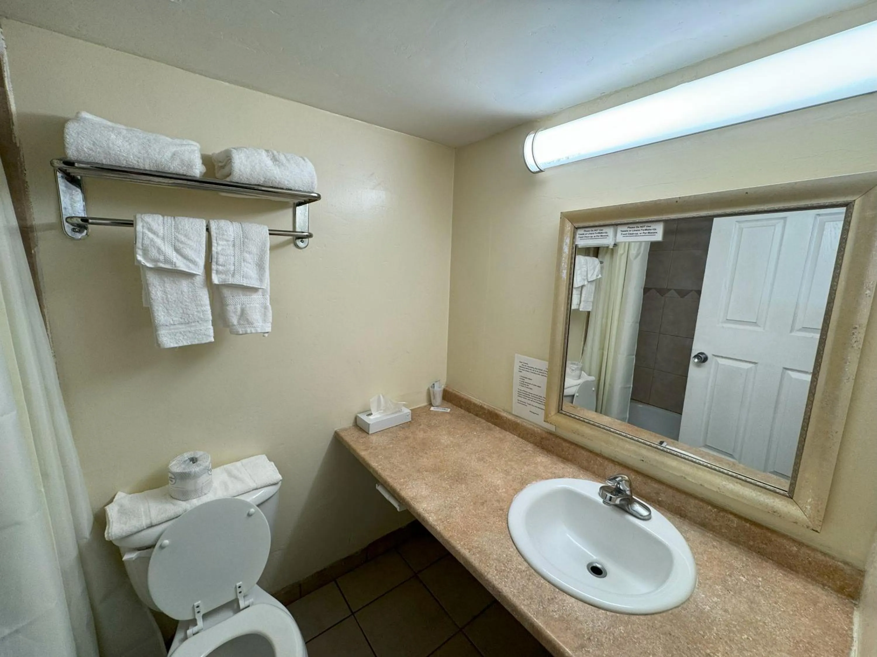 Bathroom in Big Chile Inn & Suites
