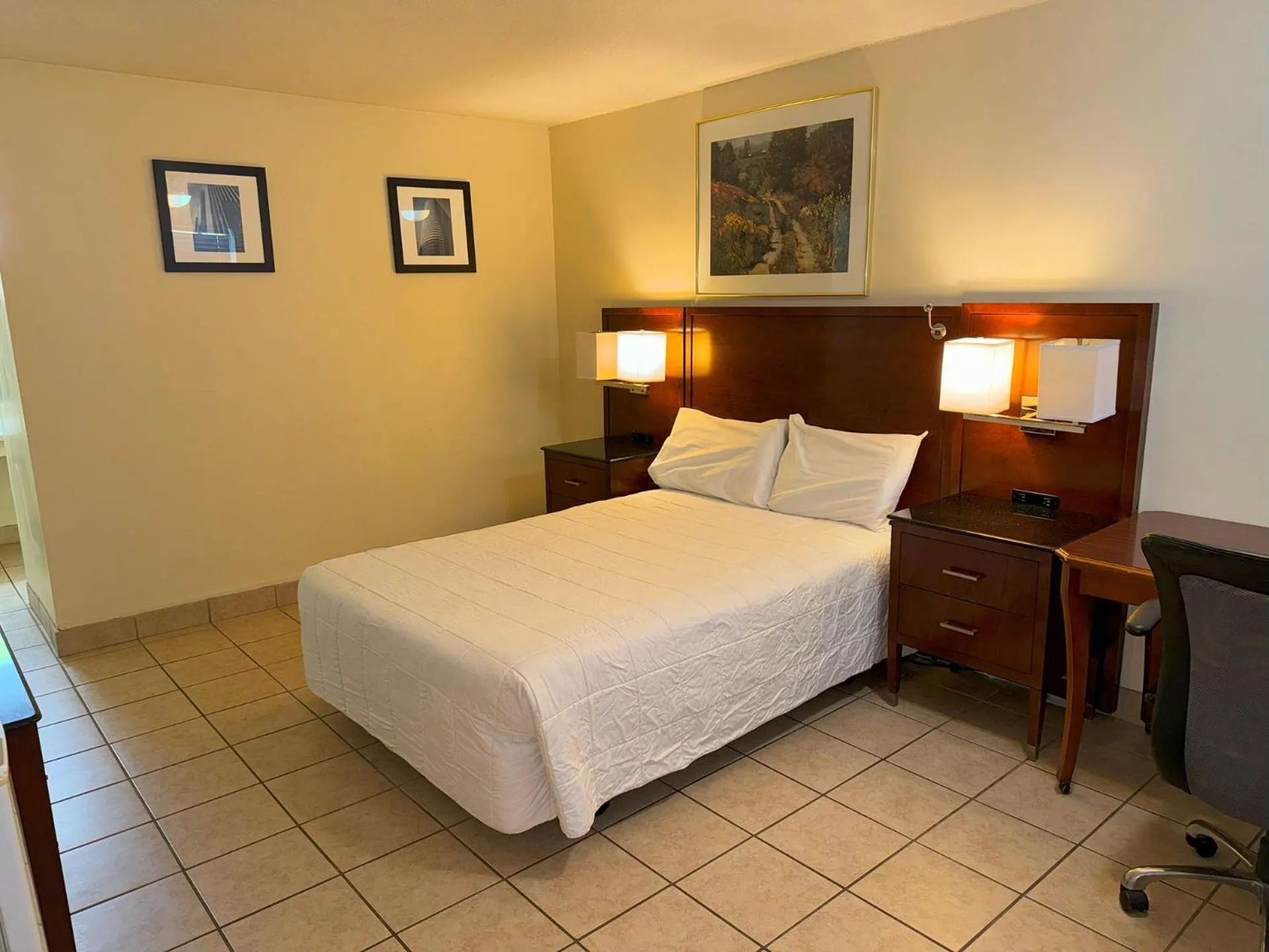 Bedroom, Bed in Big Chile Inn & Suites