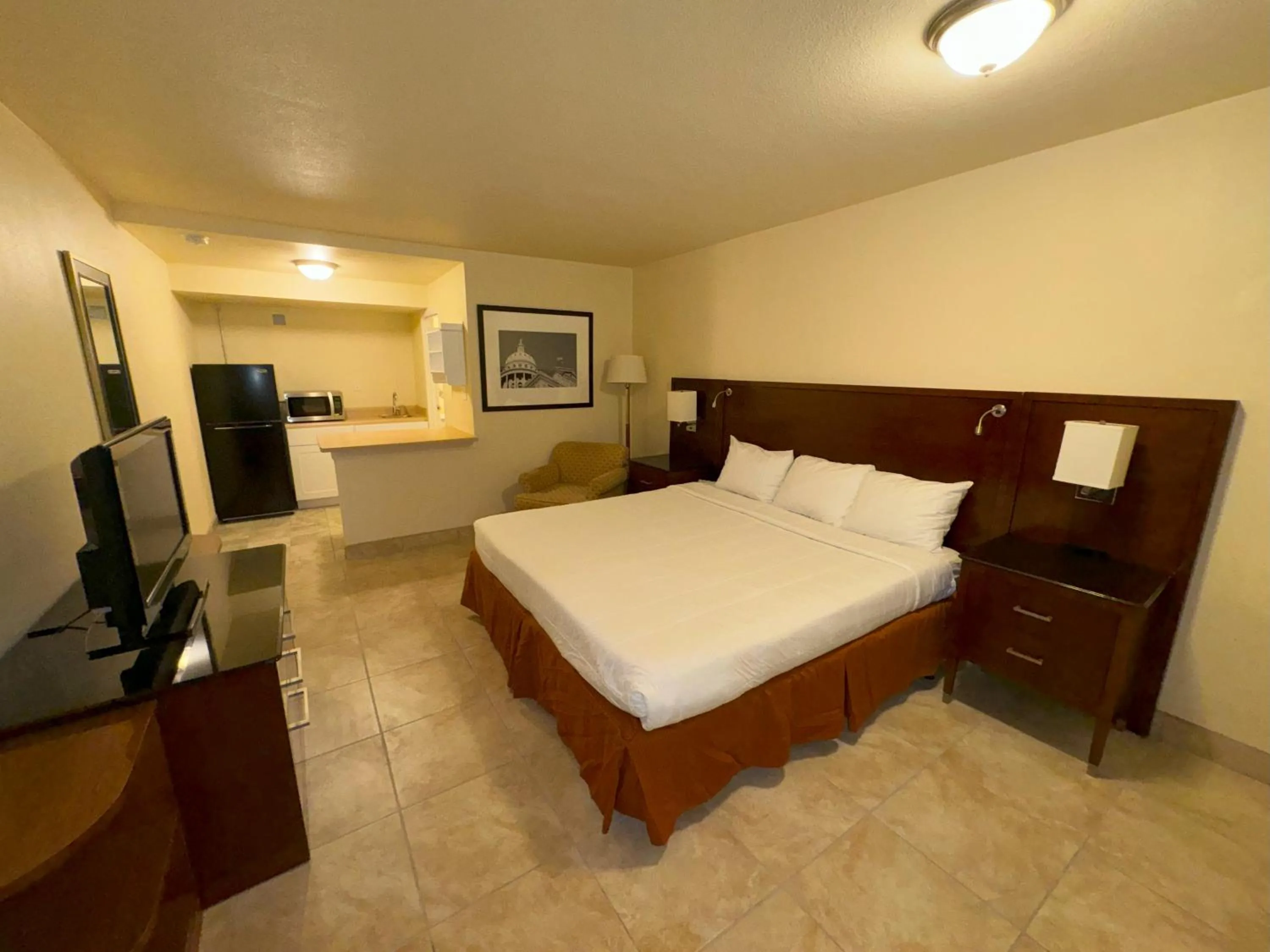 Bedroom, Bed in Big Chile Inn & Suites