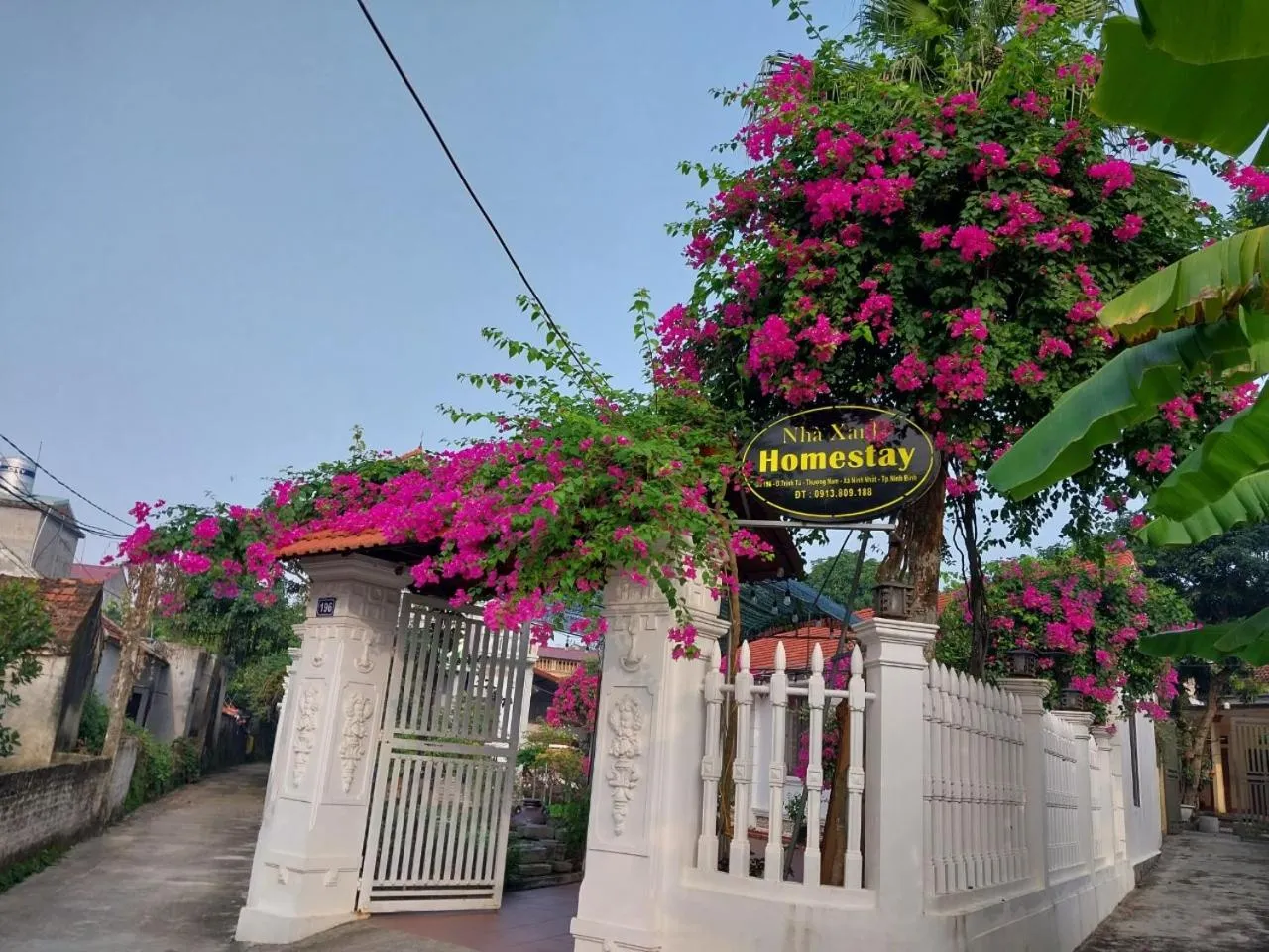 Facade/entrance in Nha Xanh Homestay