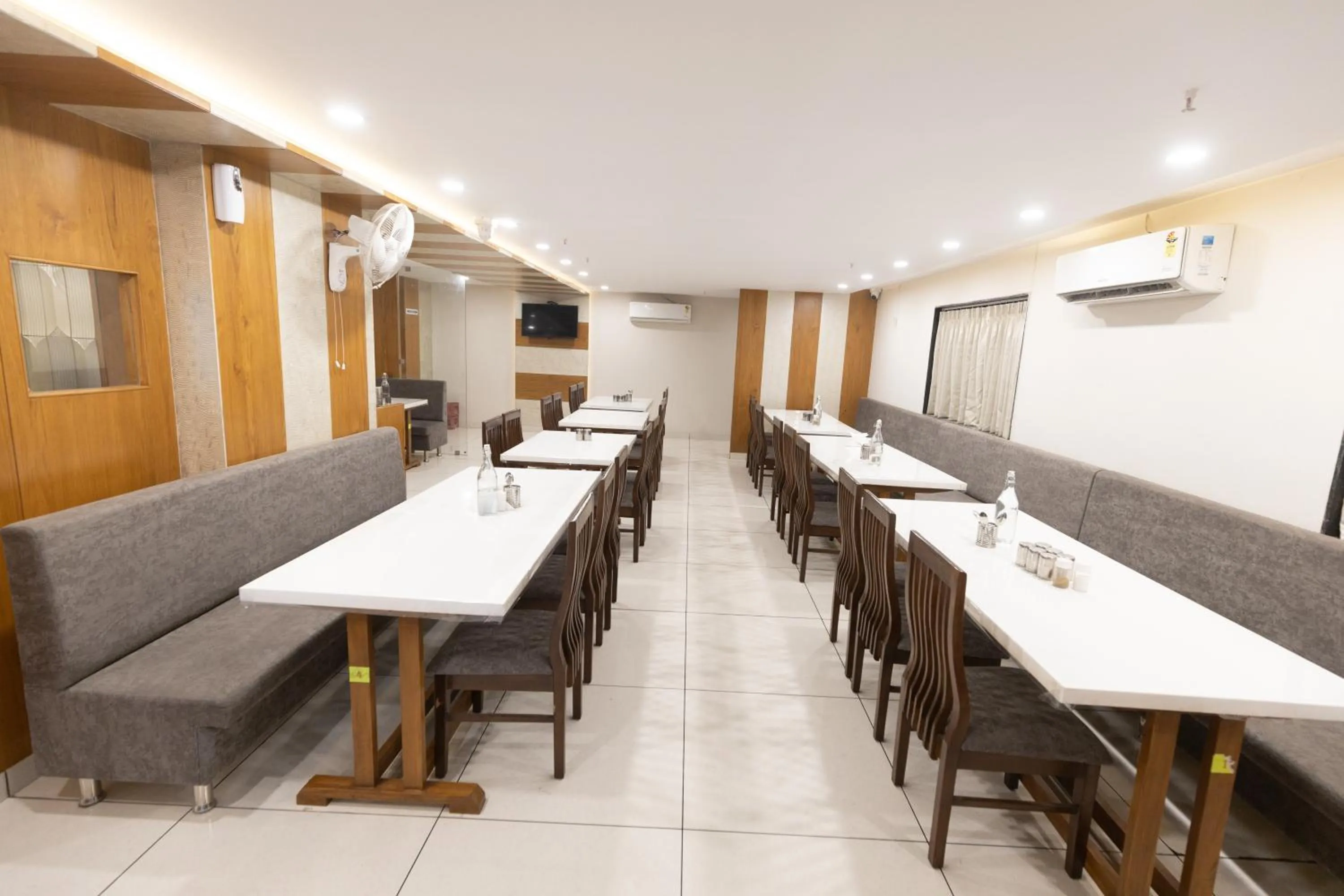 Restaurant/places to eat in HOTEL THE GRAND DIPAK