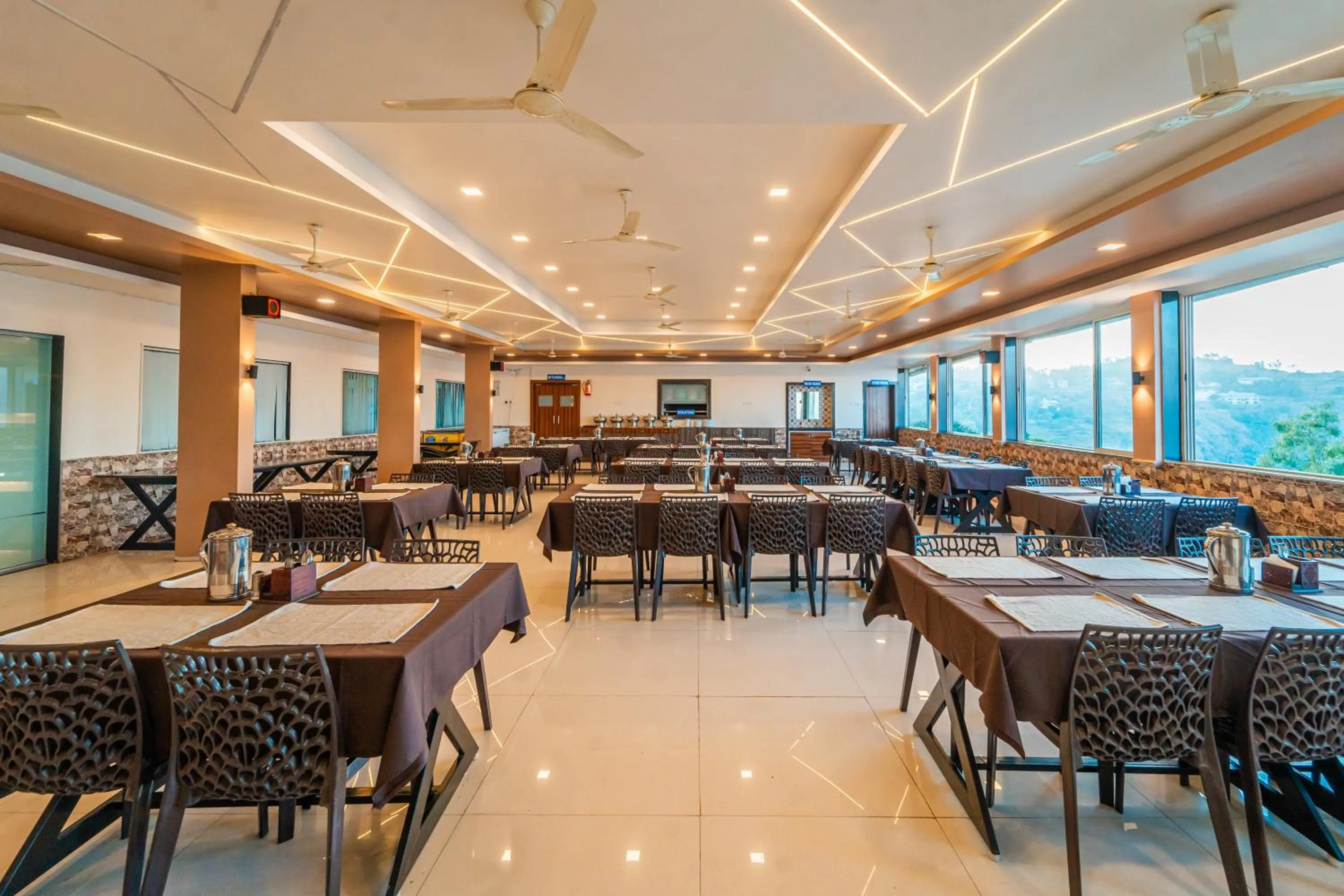 Restaurant/places to eat in Hotel Dream Catcher