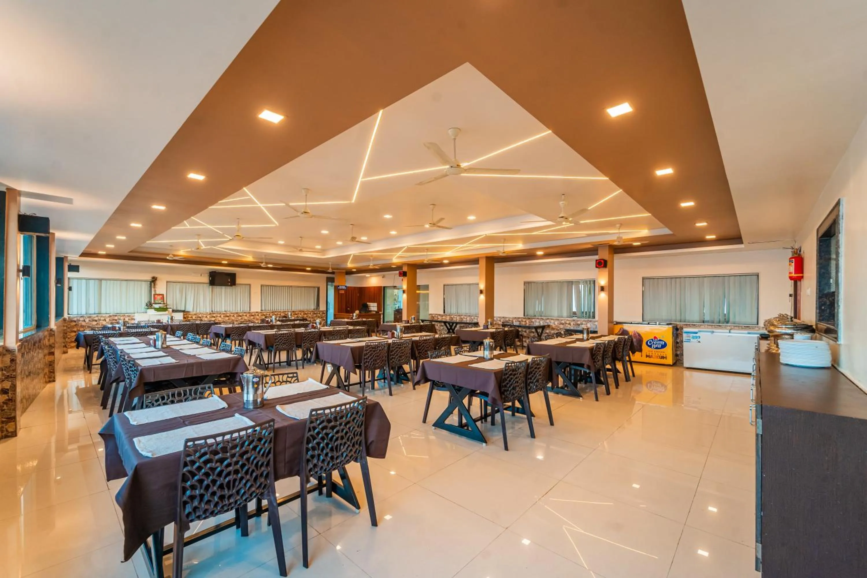 Restaurant/places to eat in Hotel Dream Catcher