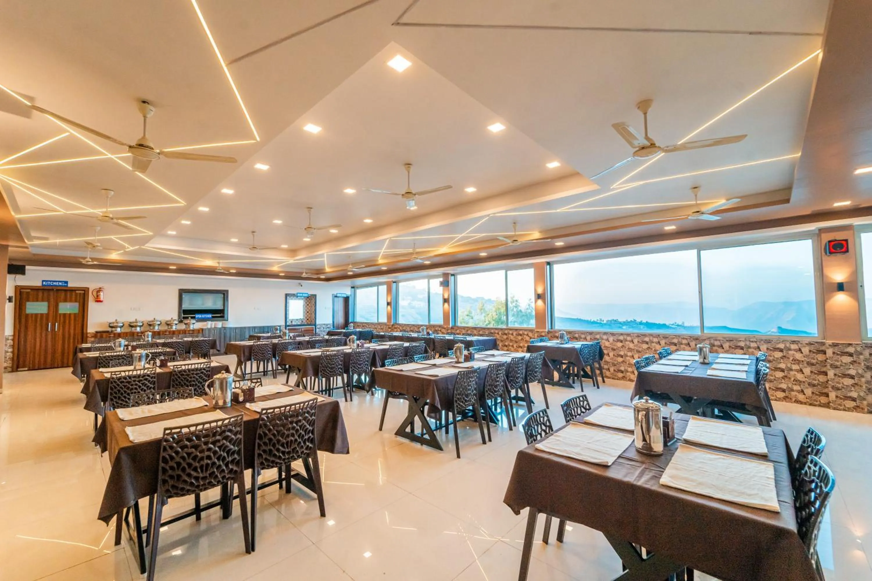 Restaurant/places to eat in Hotel Dream Catcher