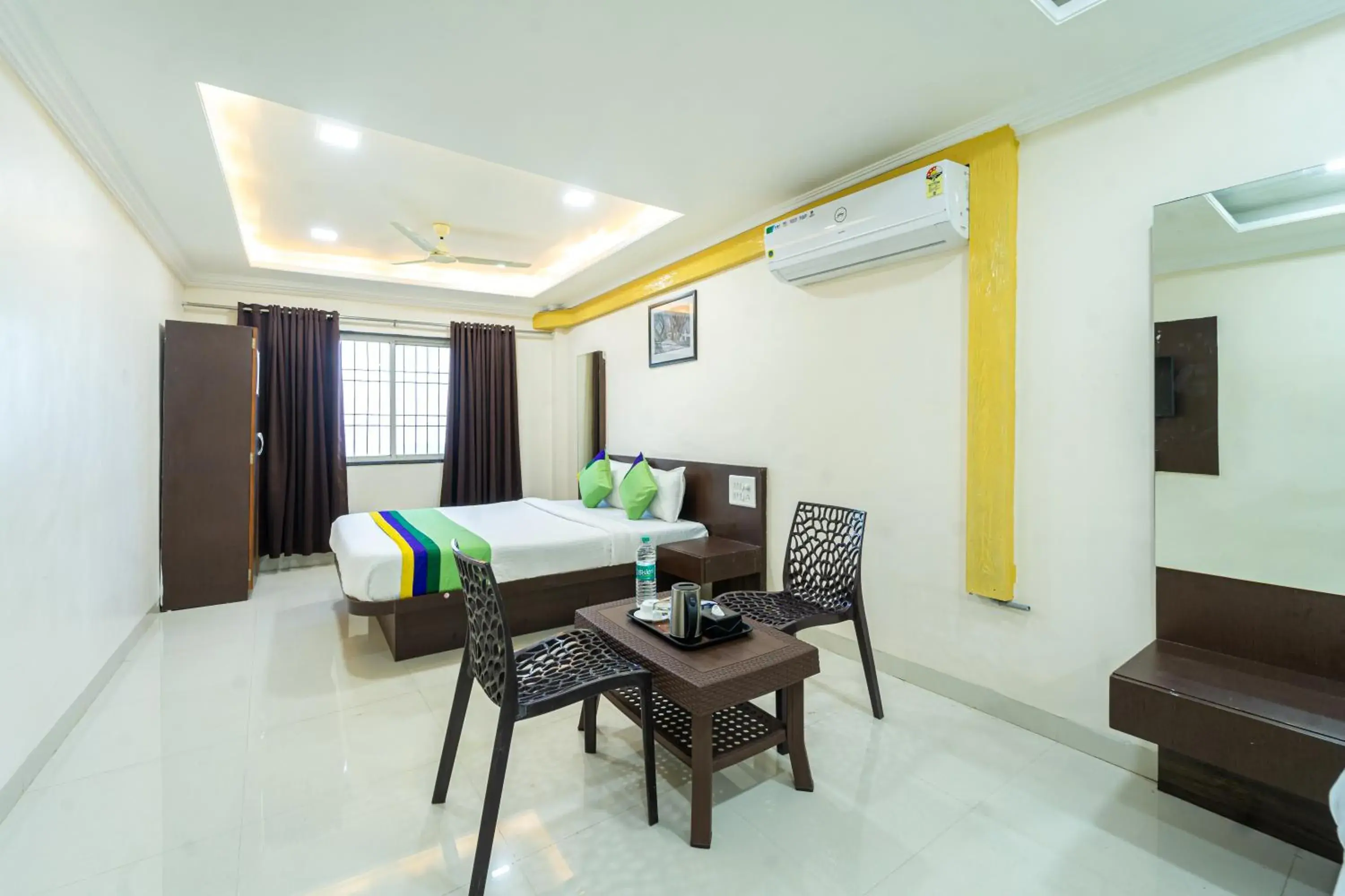 Deluxe Double Room in Treebo Kaizen, 3 Kms From Paragliding Deluxe Double Room in Treebo Kaizen, 3 Kms From Paragliding