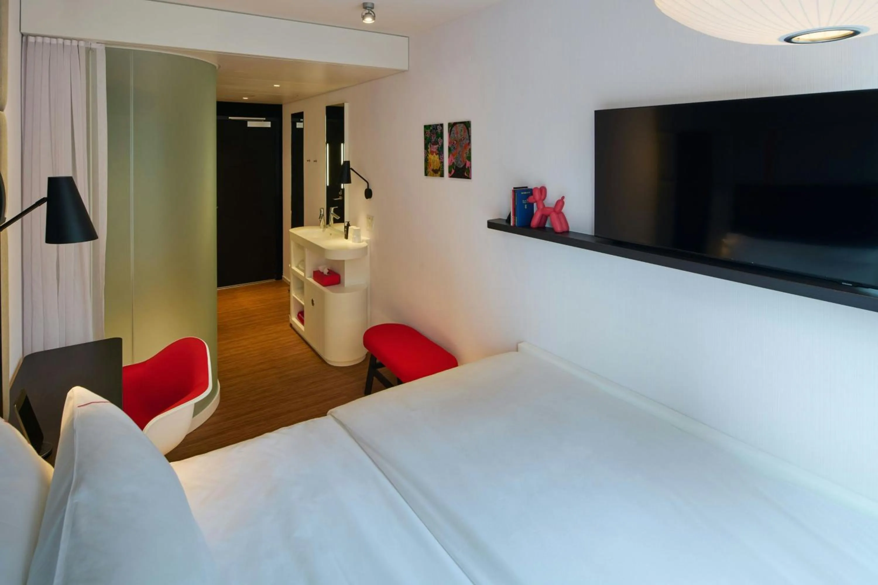 Bedroom, Bed in citizenM Austin Downtown