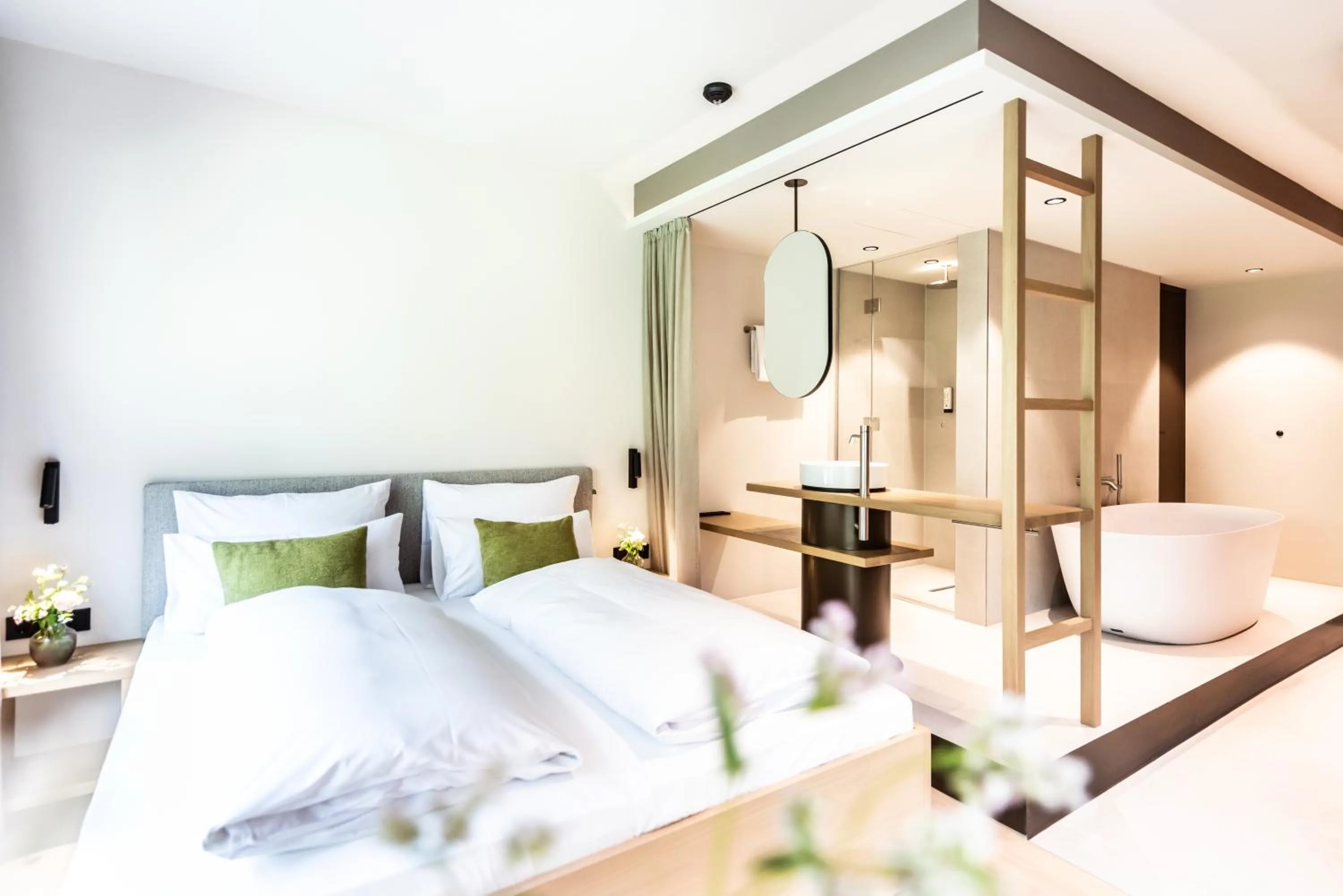 Bathroom, Bed in Hotel BERGEBLICK