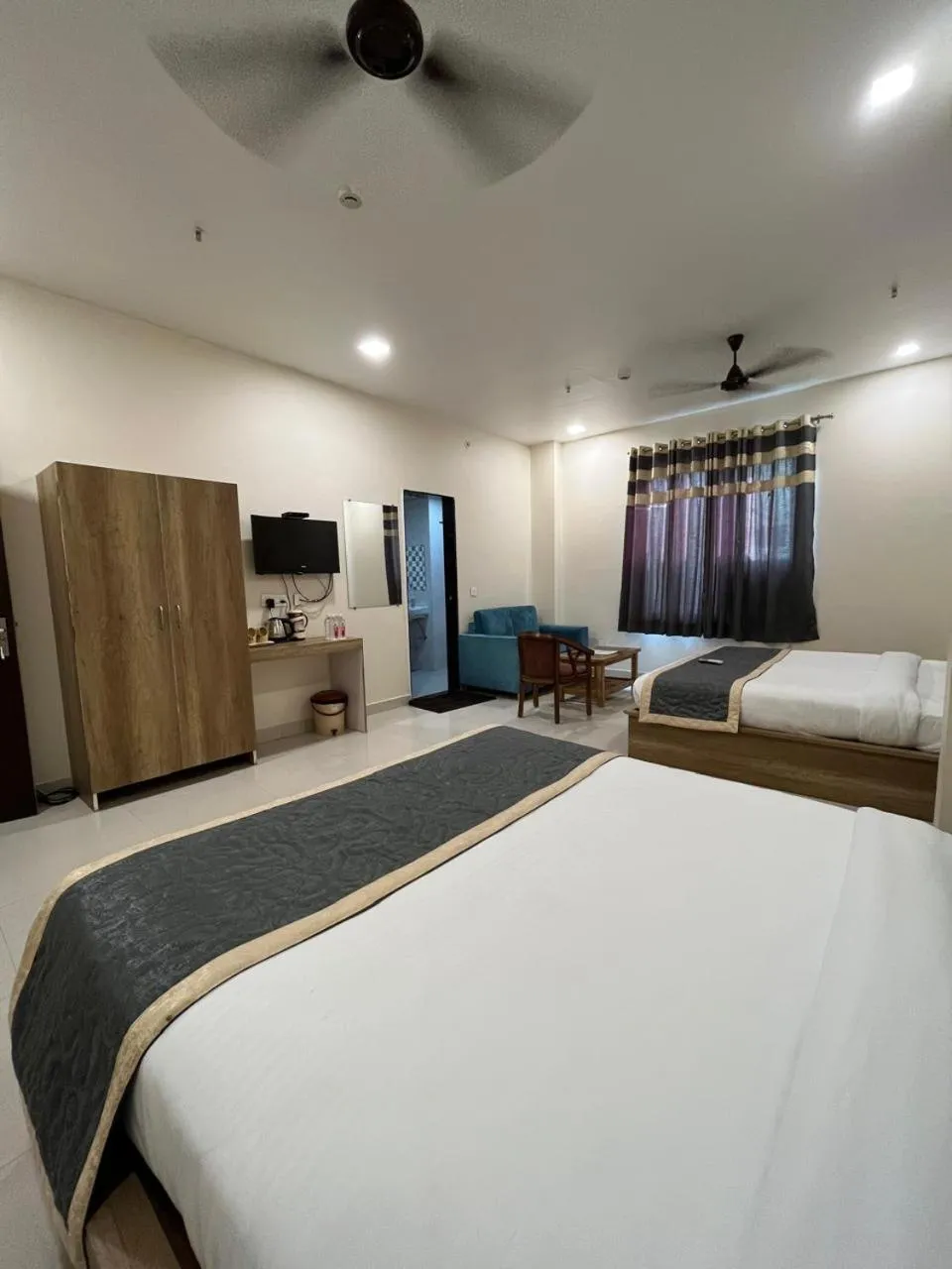 Photo of the whole room, Bed in HOTEL KAVANA