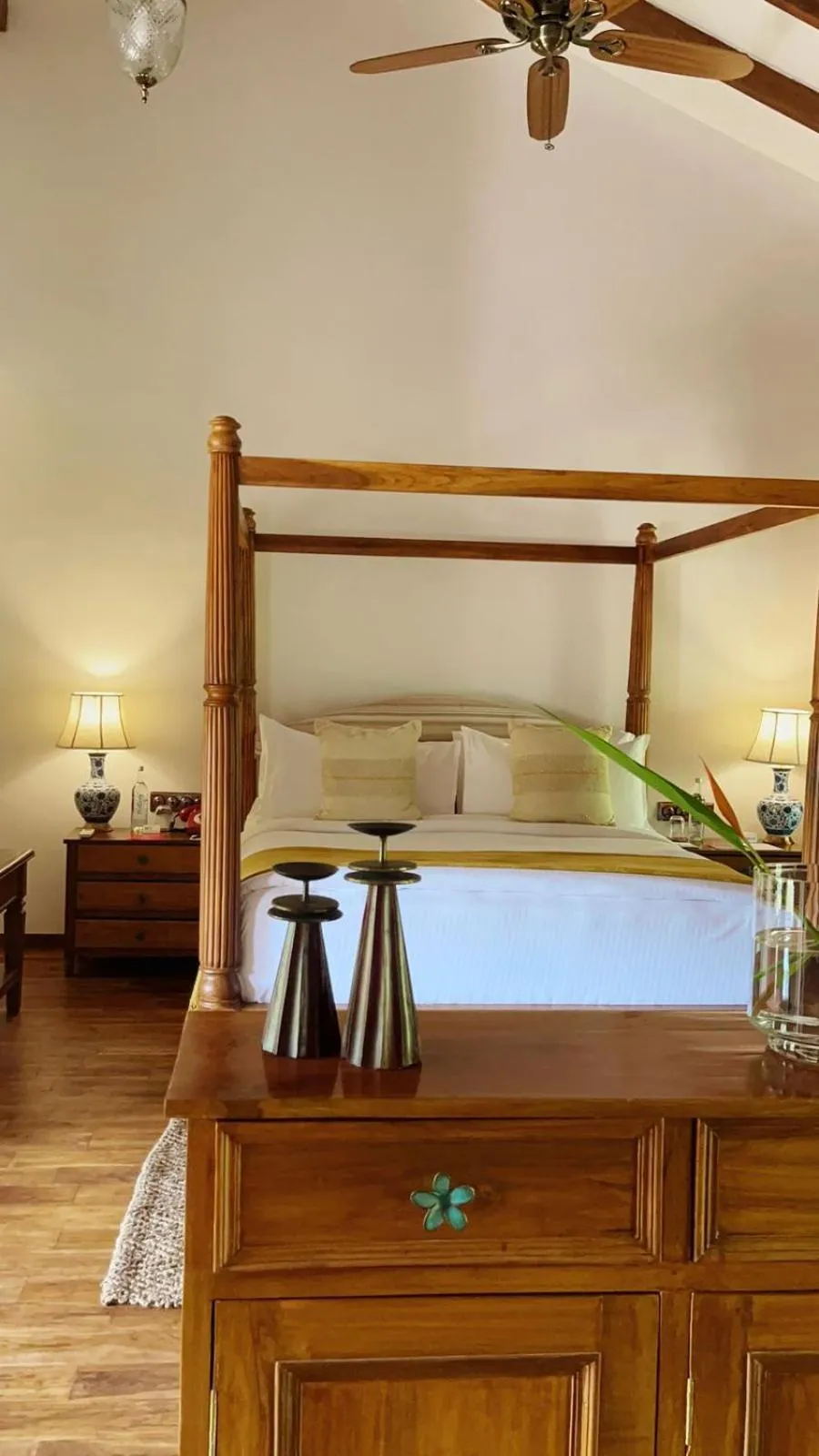 Bedroom, Bed in The Postcard Saligao