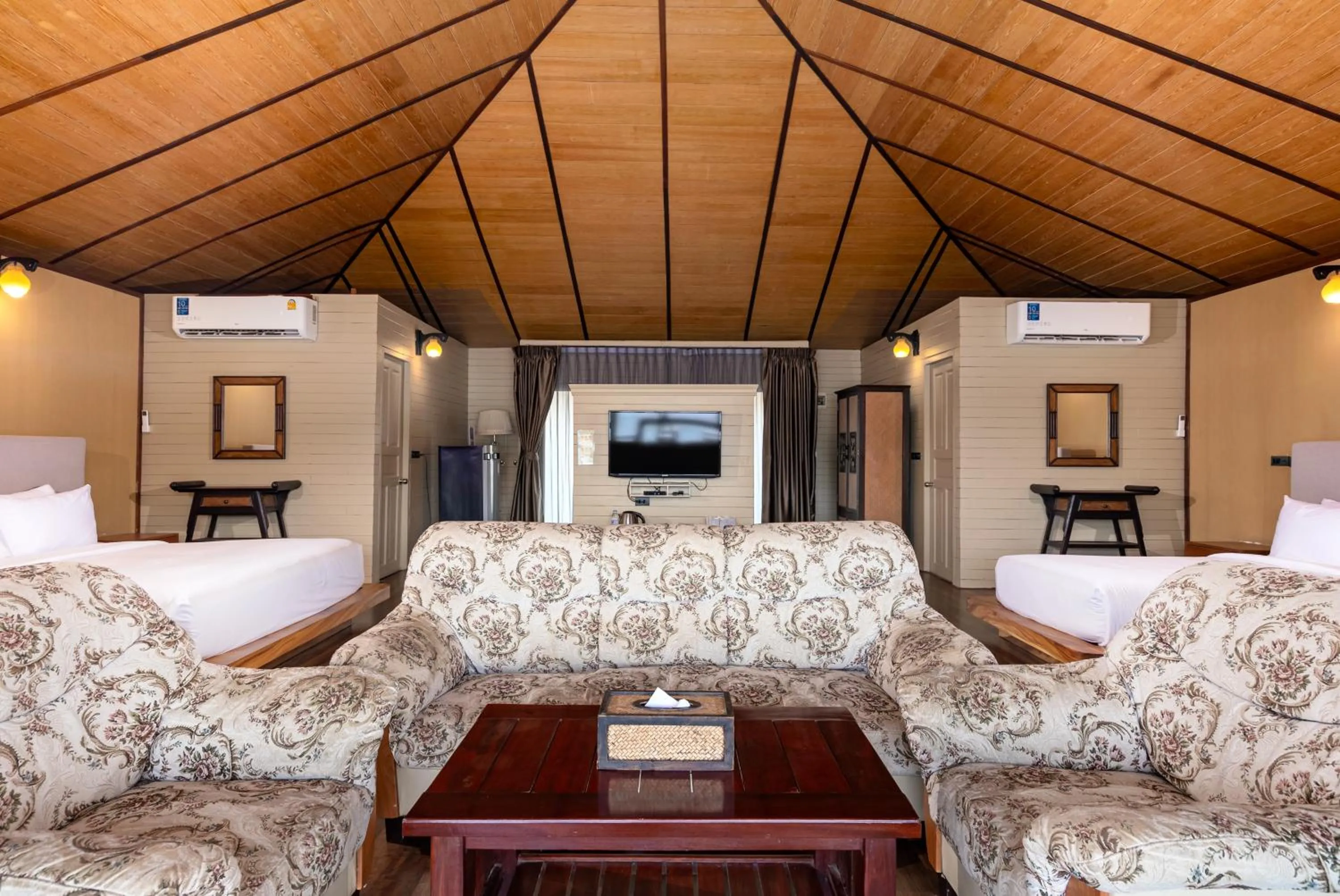 Living room, Bed in Ruknam Resort