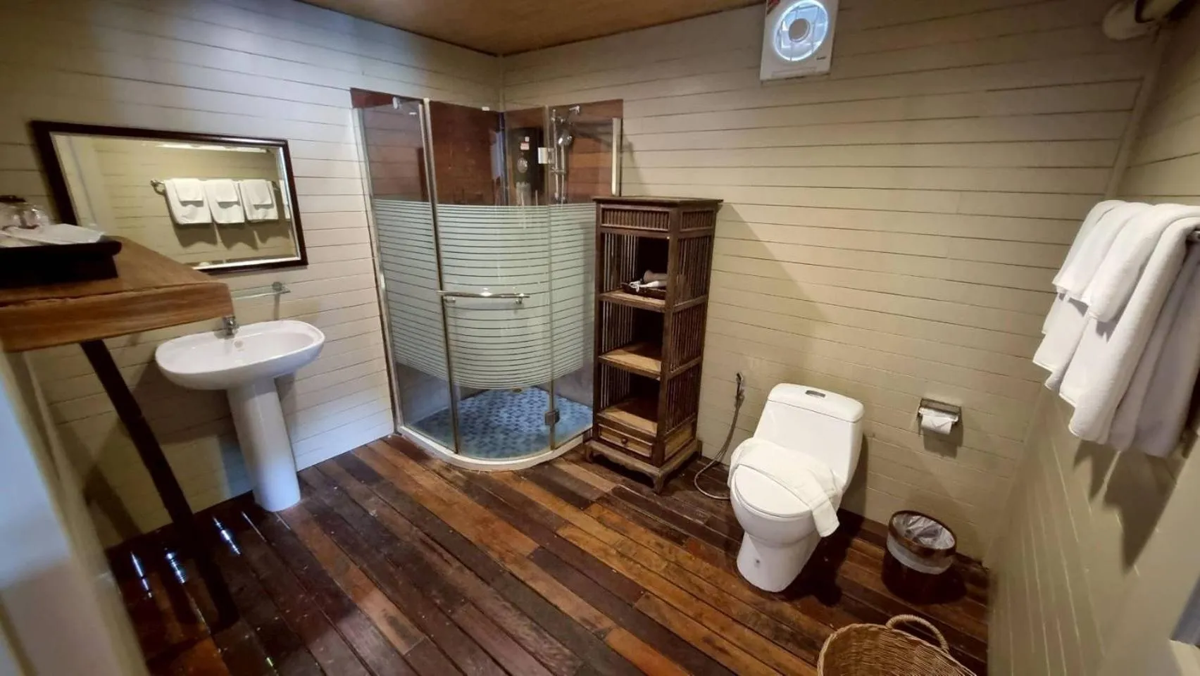 Bathroom in Ruknam Resort