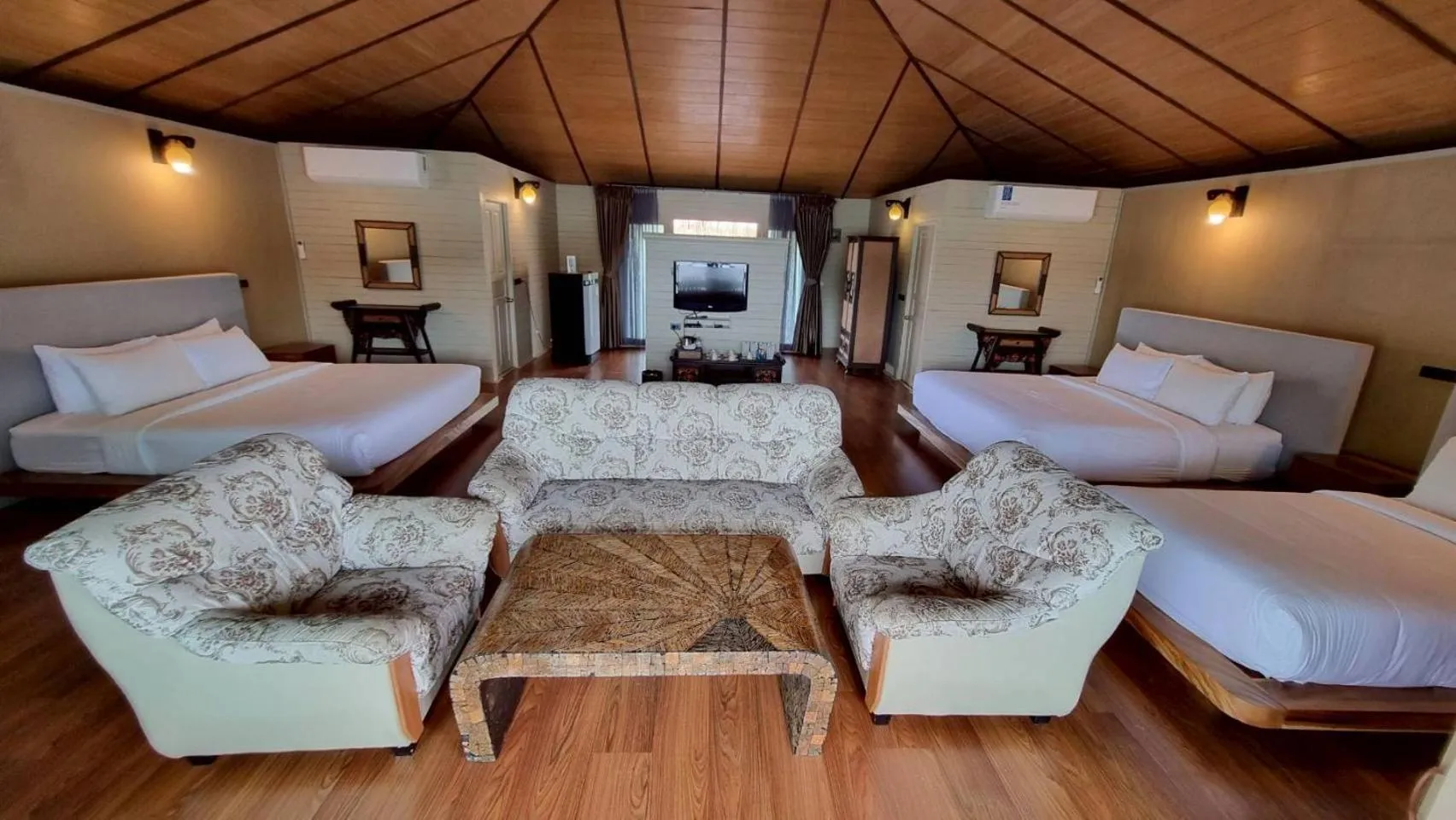 Living room, Bed in Ruknam Resort