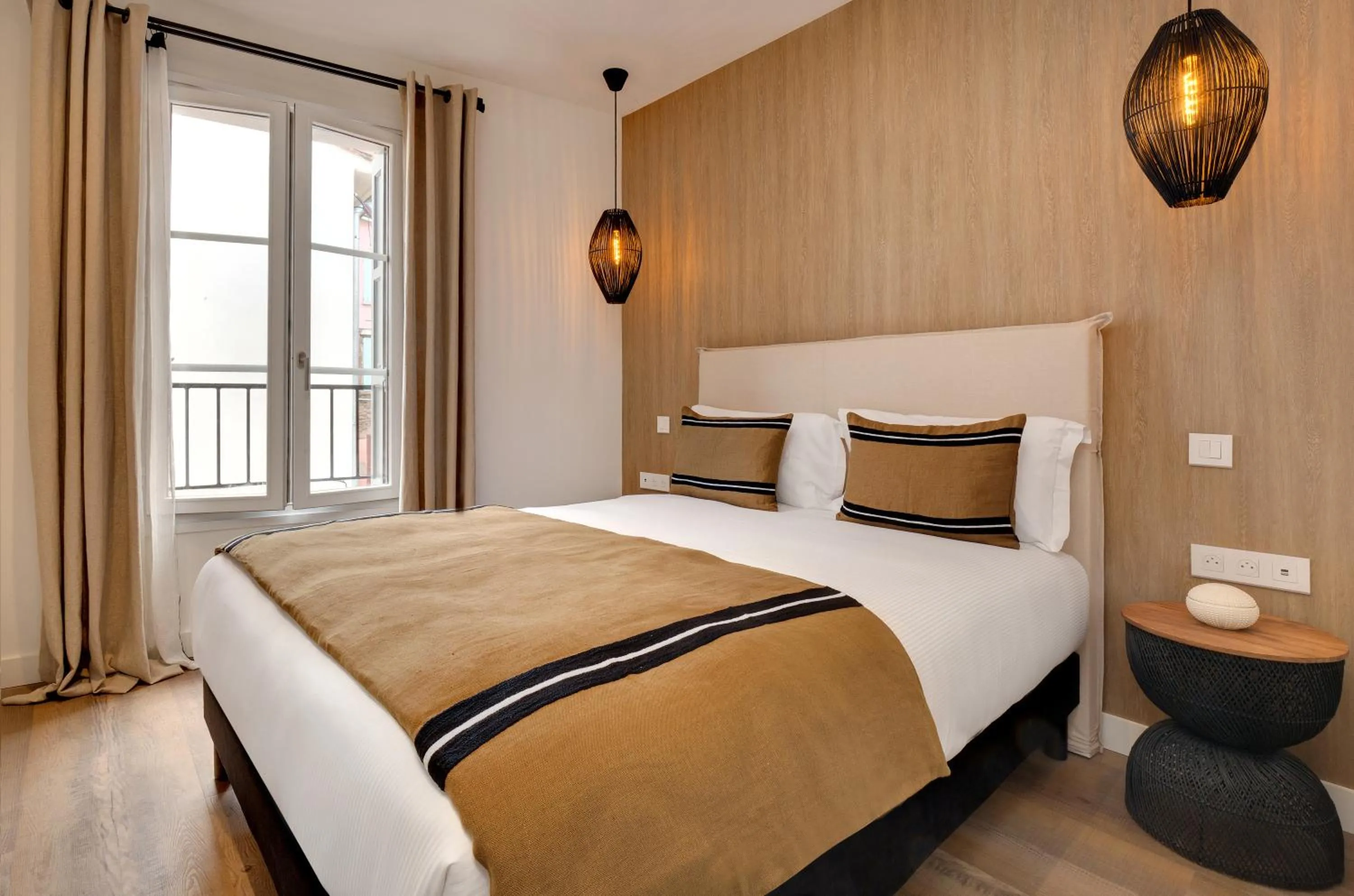 Photo of the whole room, Bed in Les Appartements de Collioure