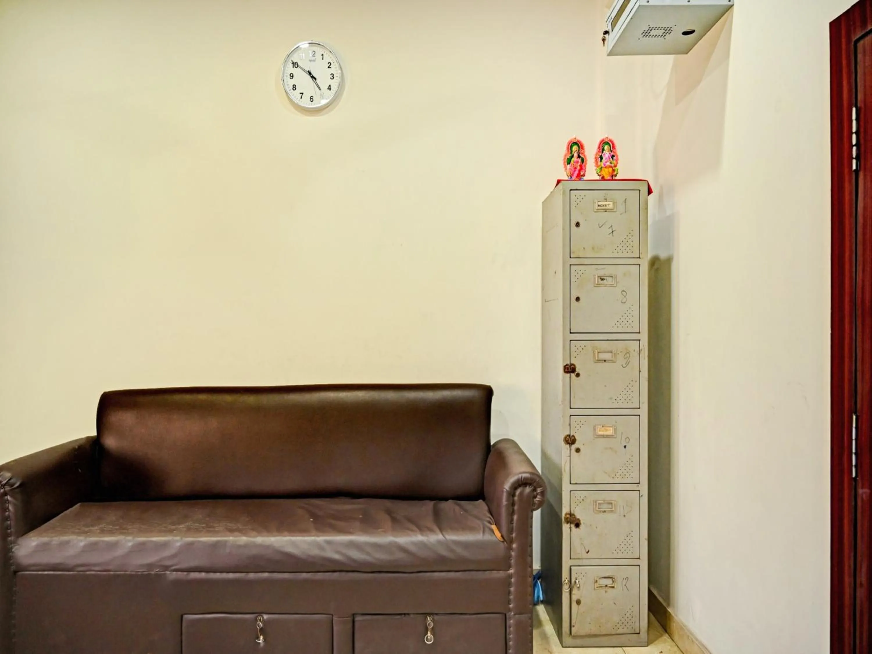 Lobby or reception in Hotel O LAXMI GUEST HOUSE JADAVPUR