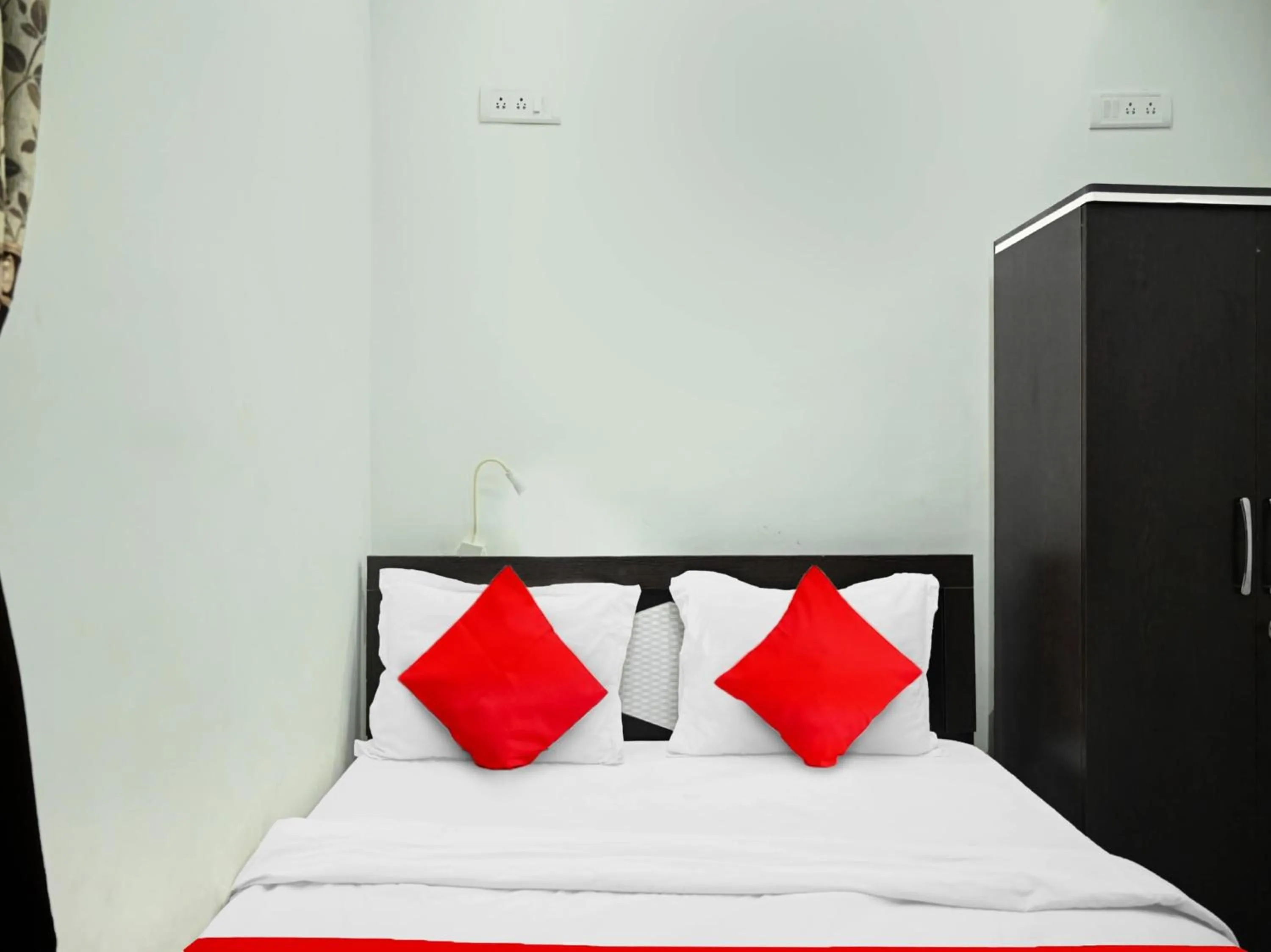 Bedroom, Bed in Hotel O LAXMI GUEST HOUSE JADAVPUR