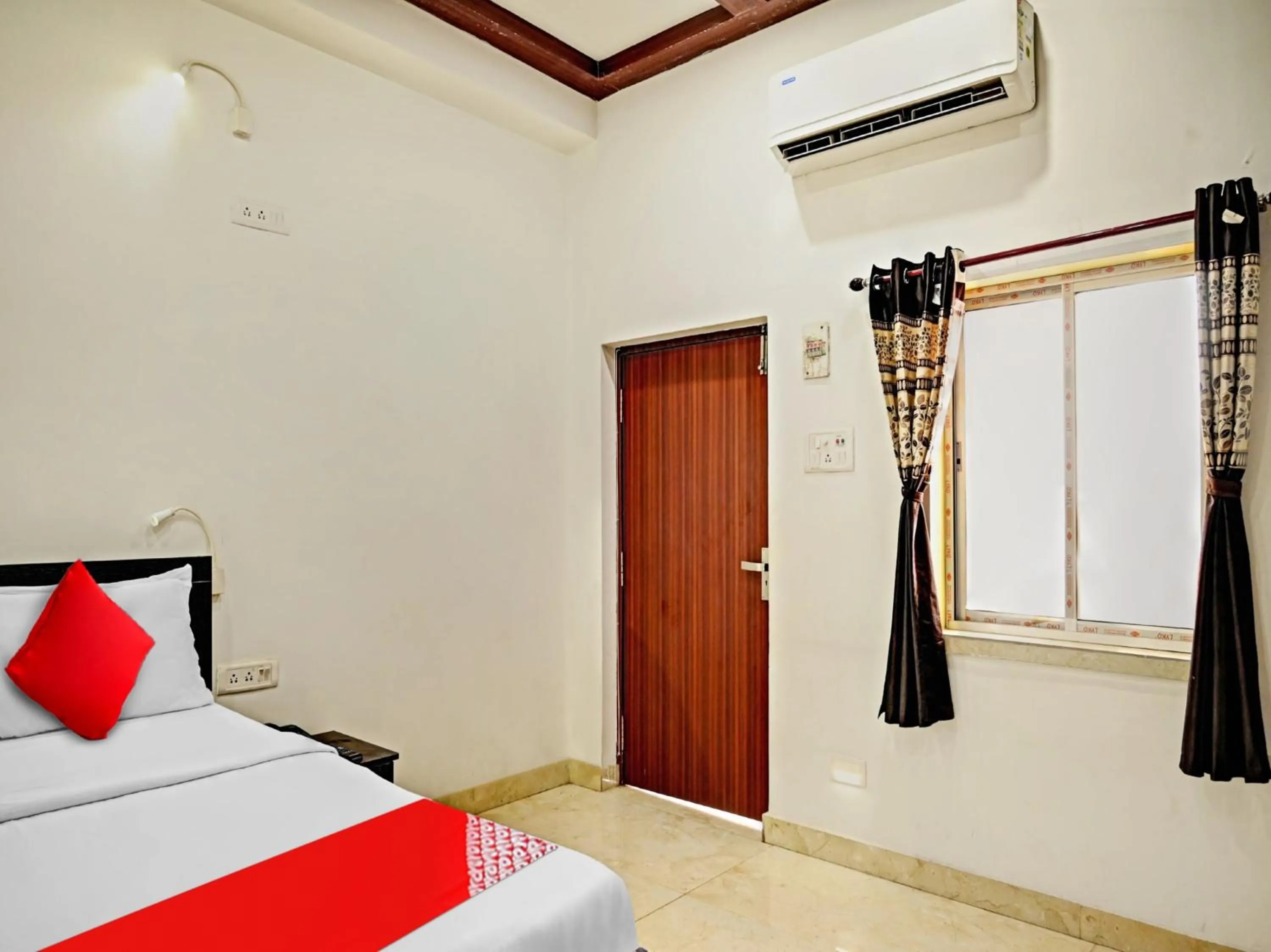 Bedroom, Bed in Hotel O LAXMI GUEST HOUSE JADAVPUR