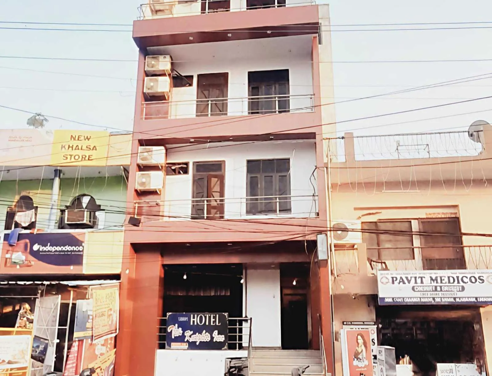 Facade/entrance in Hotel O The Knights Inn