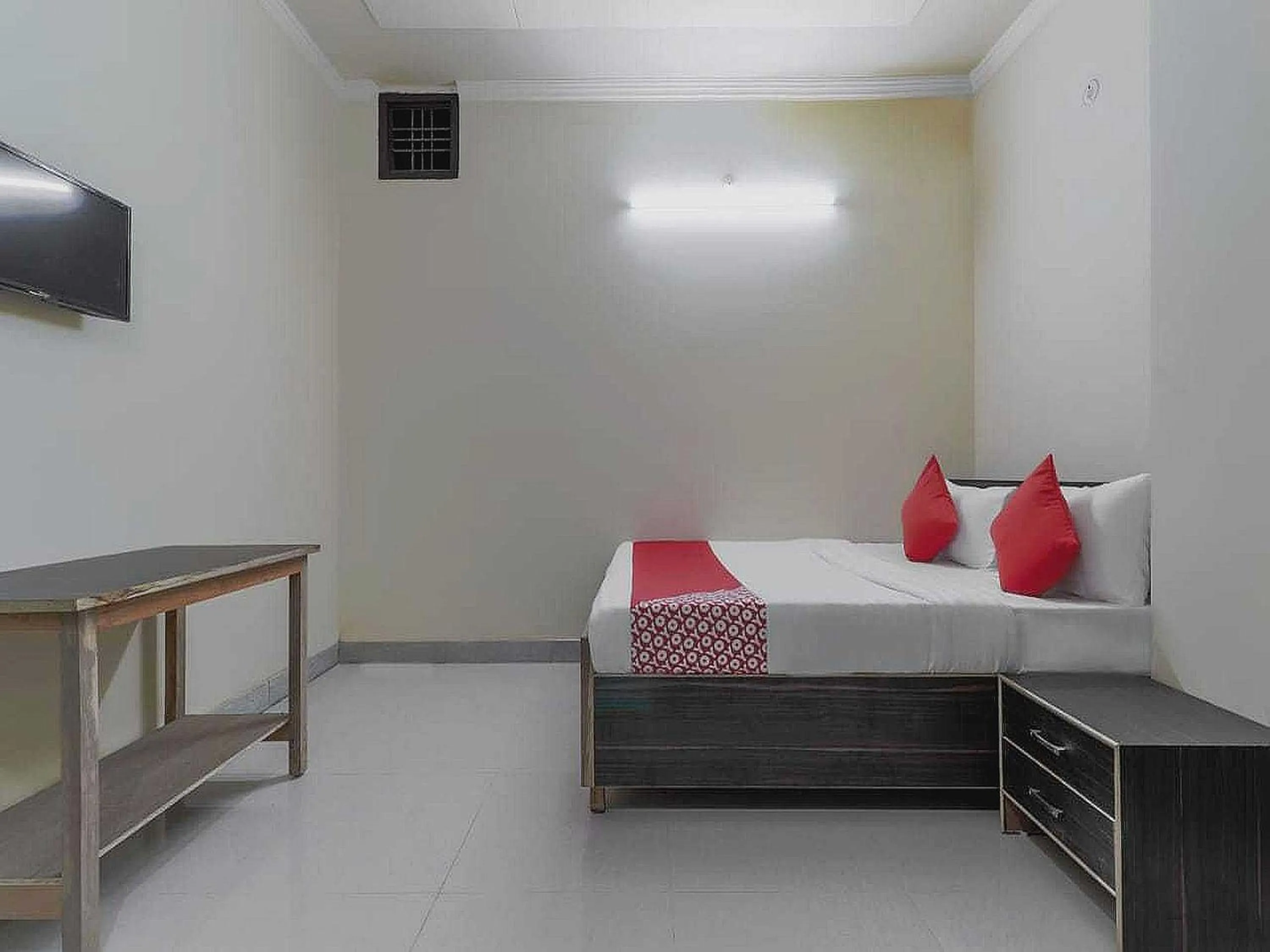 Bedroom, Bed in Hotel O The Knights Inn