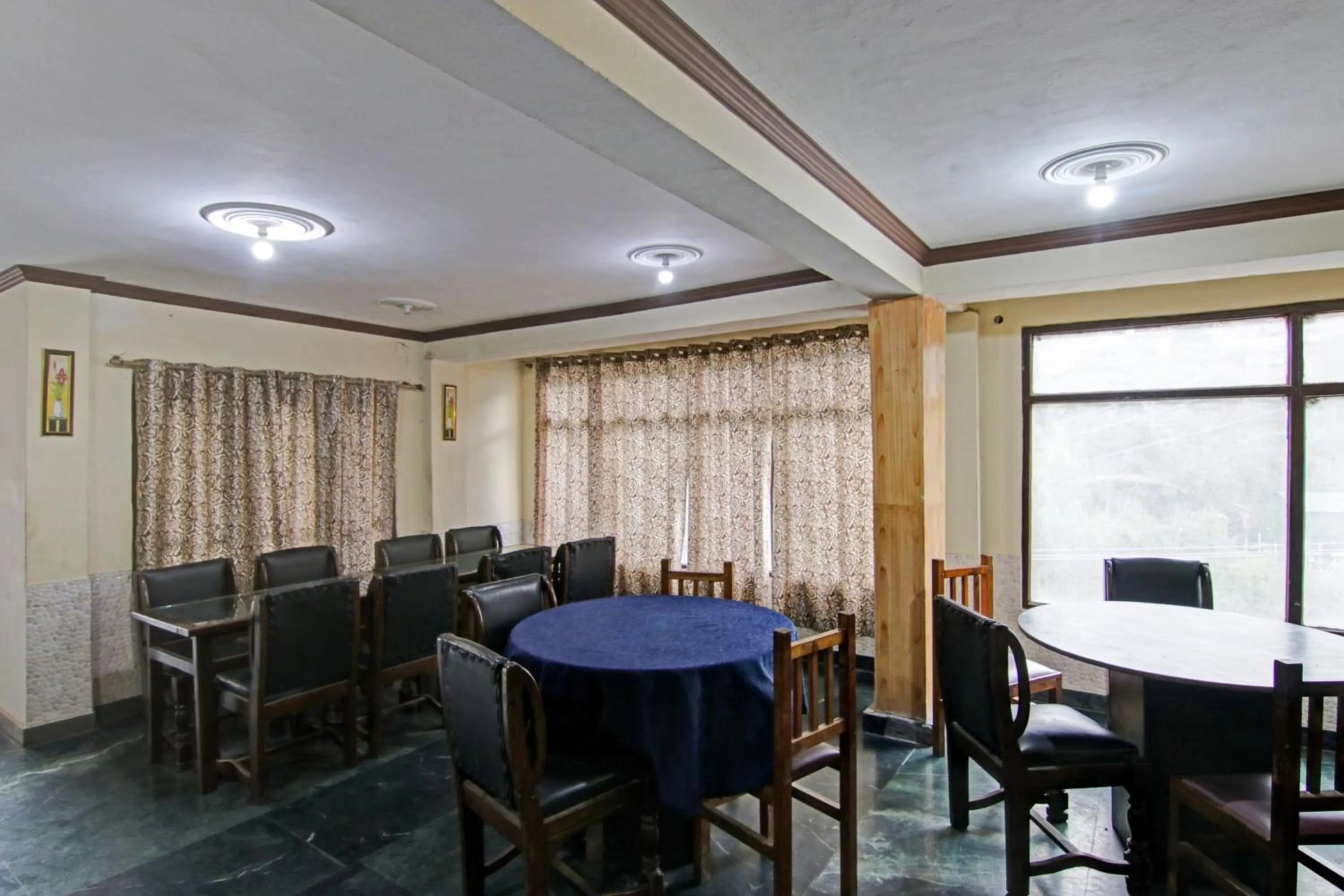 Restaurant/places to eat in Hotel O ASHOKA INN