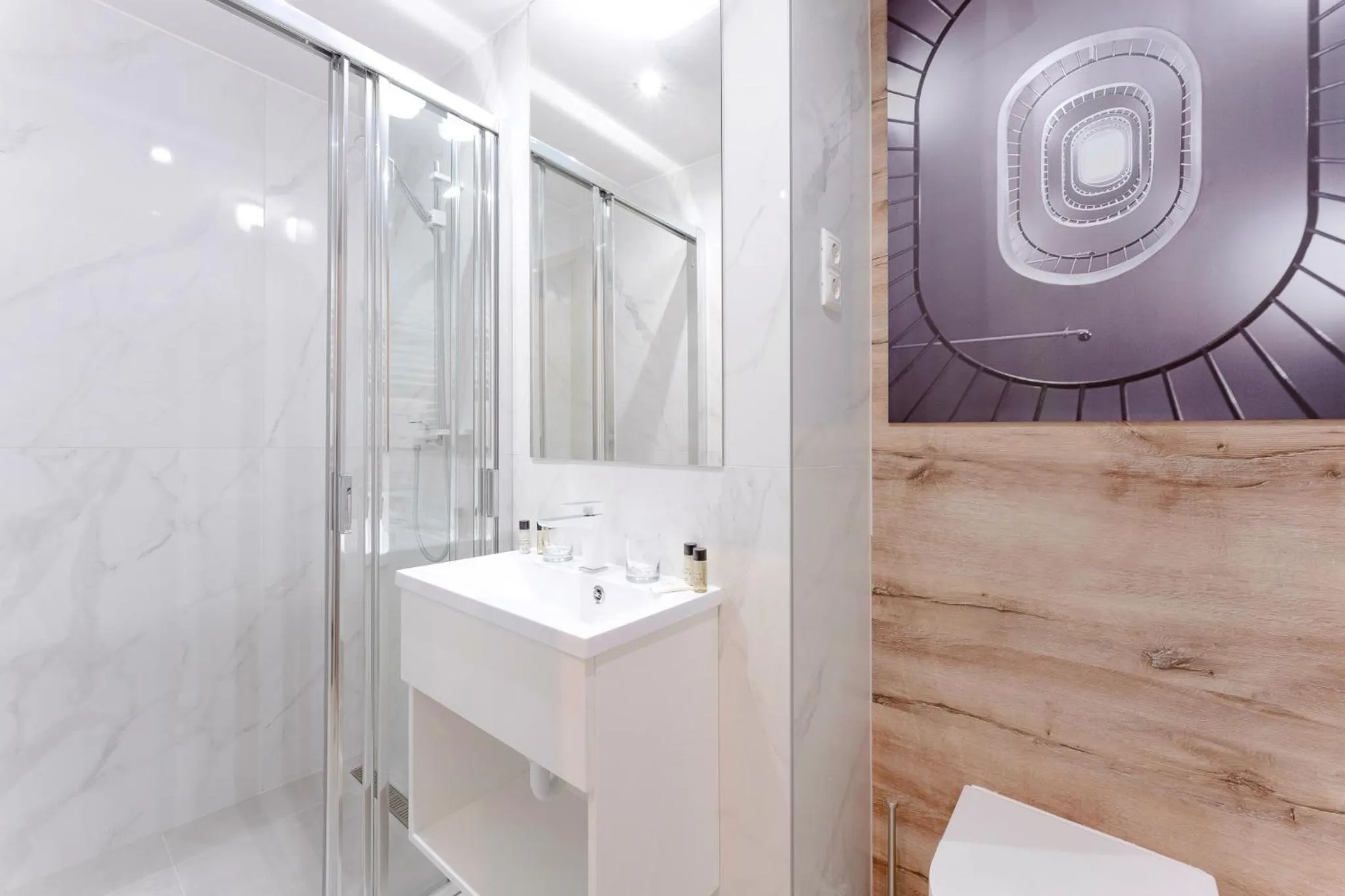 Shower in Onyx Luxury Budapest