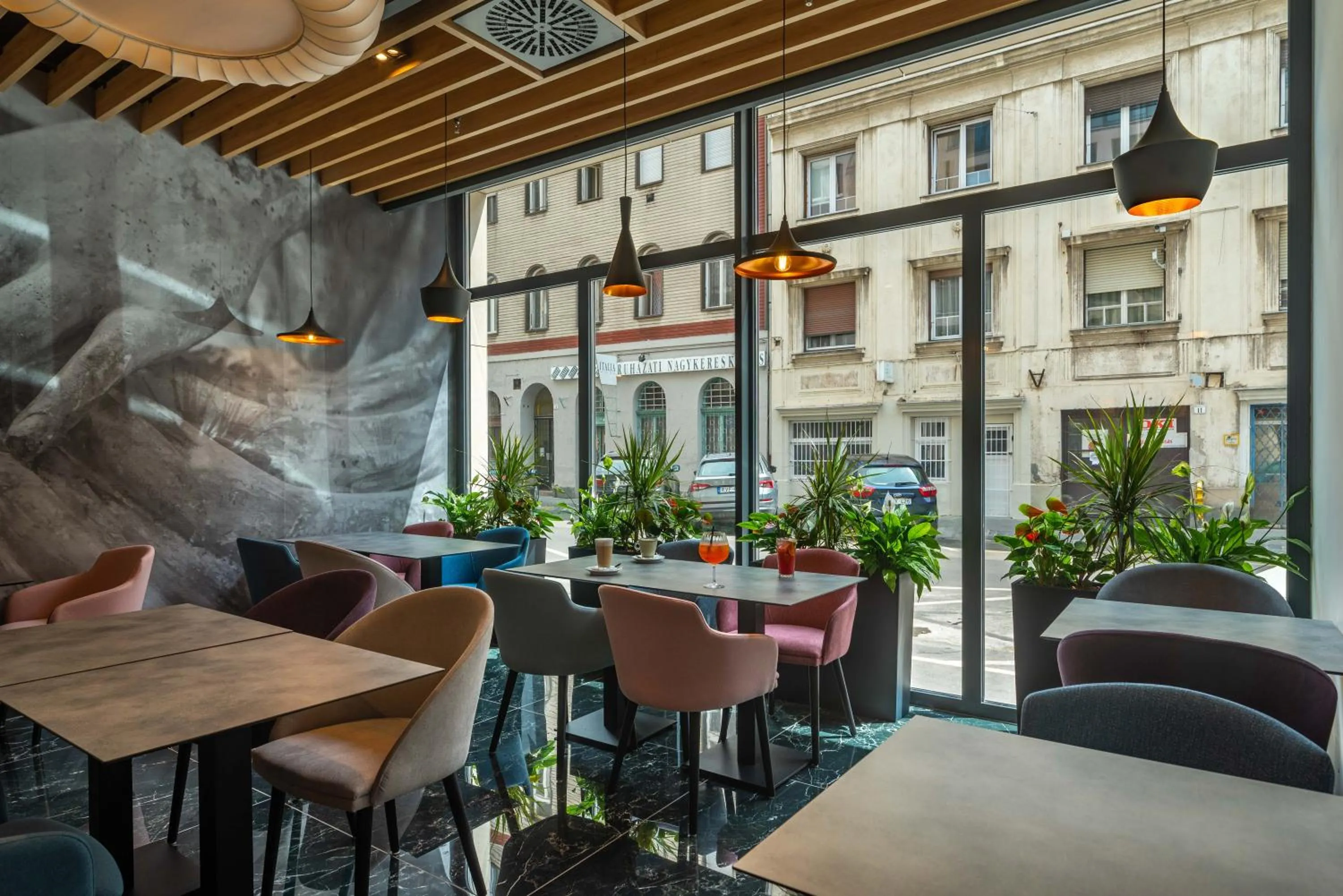 Restaurant/places to eat in Onyx Luxury Budapest