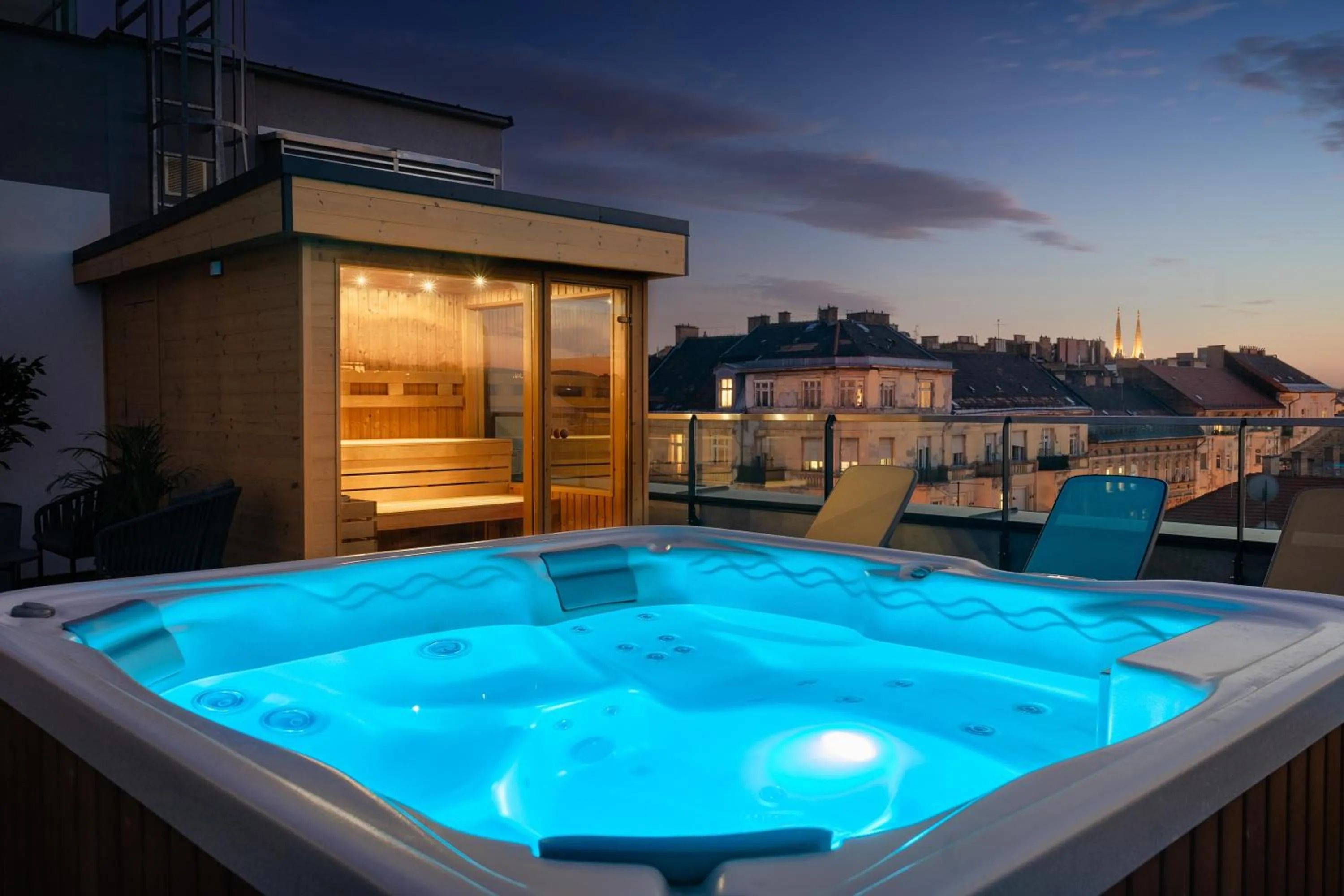 Hot Tub in Onyx Luxury Budapest