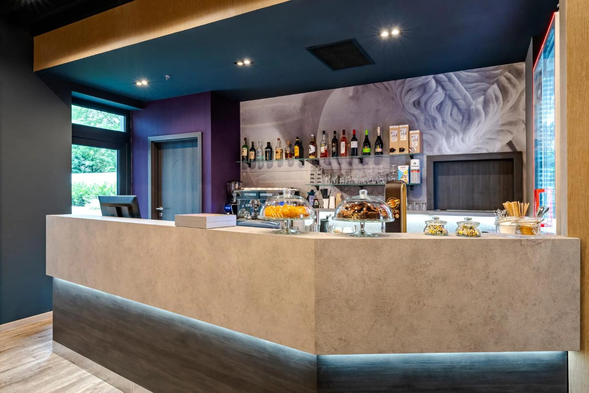 Restaurant/places to eat in Onyx Luxury Budapest