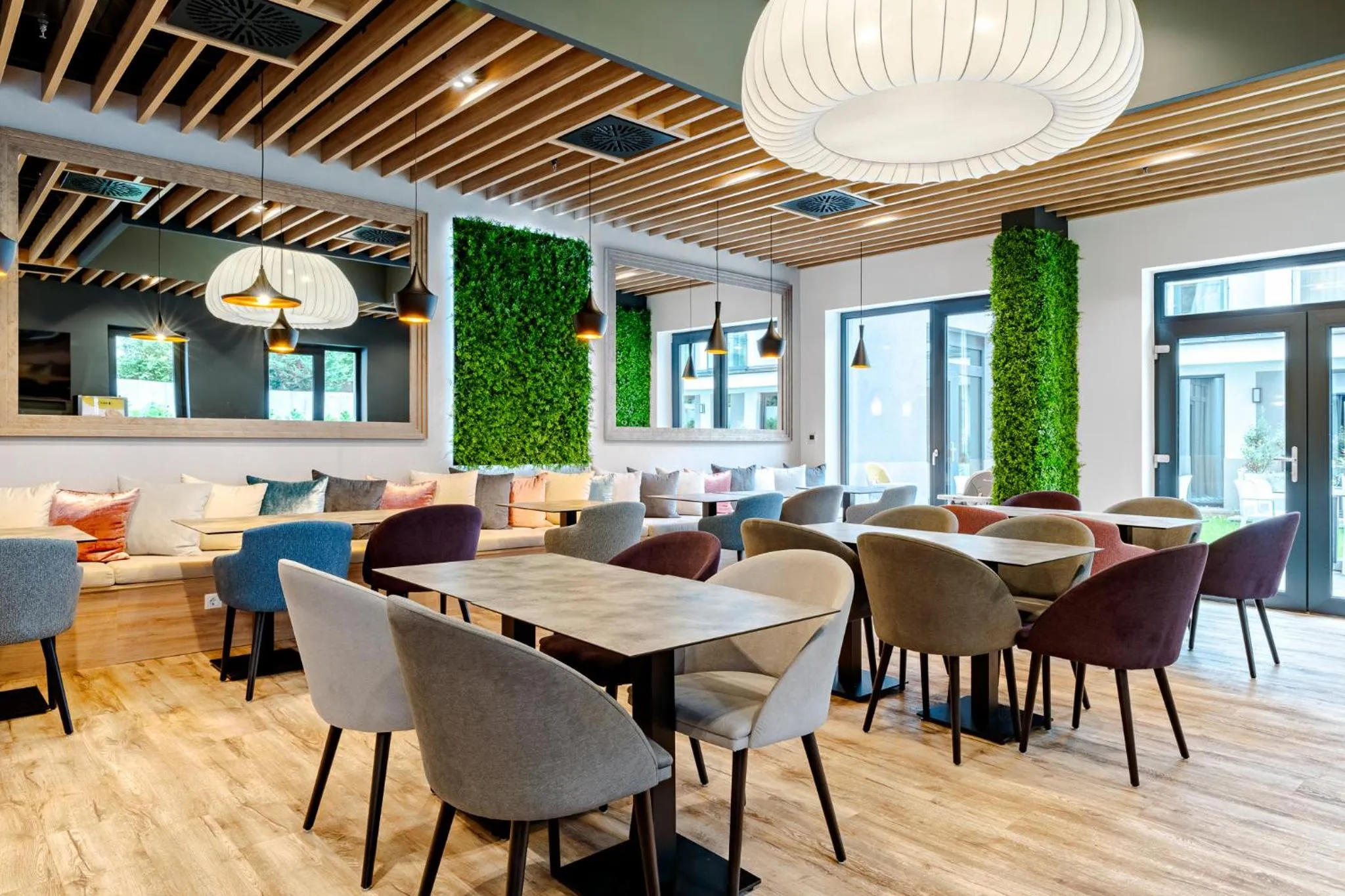 Restaurant/places to eat in Onyx Luxury Budapest