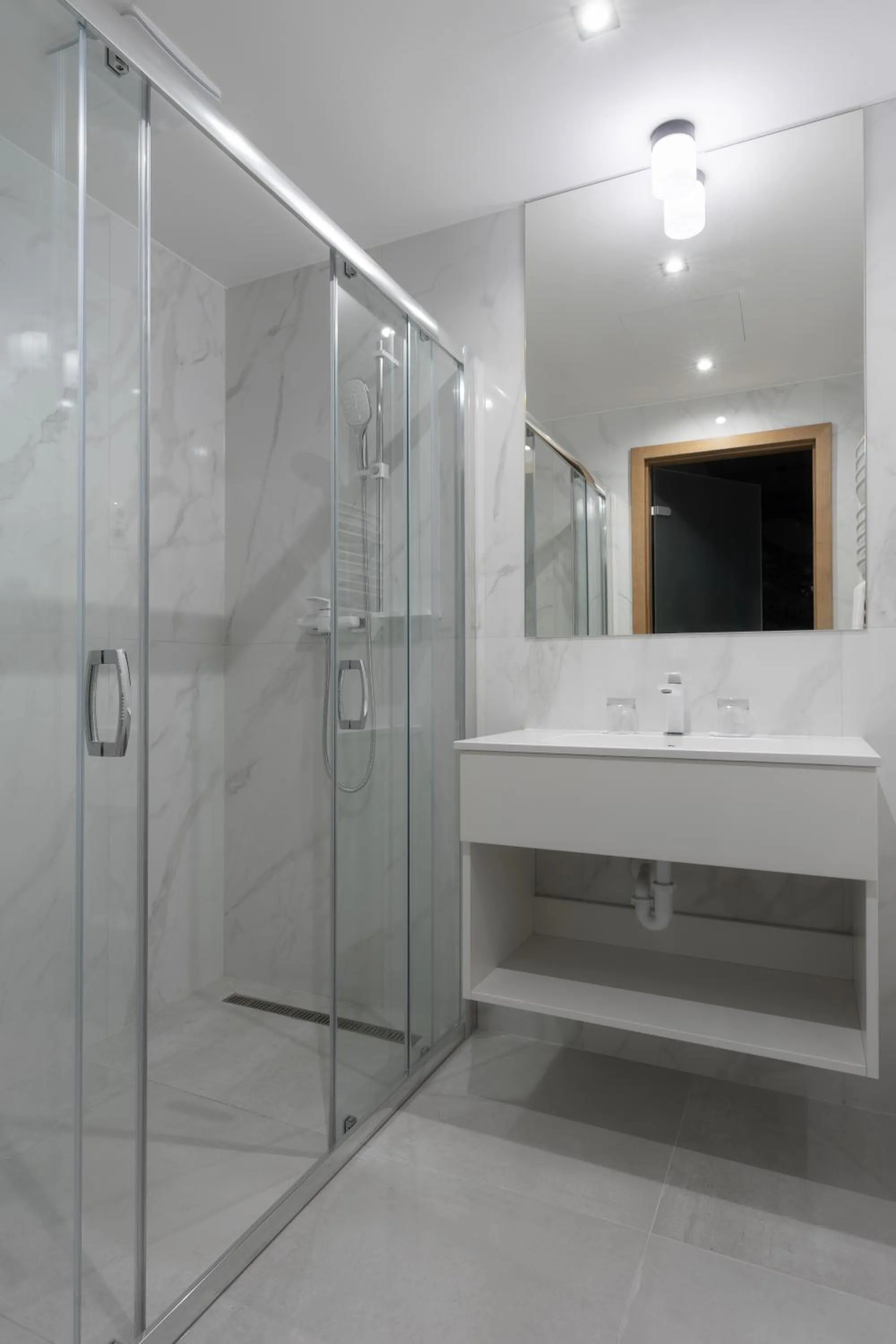 Shower in Onyx Luxury Budapest