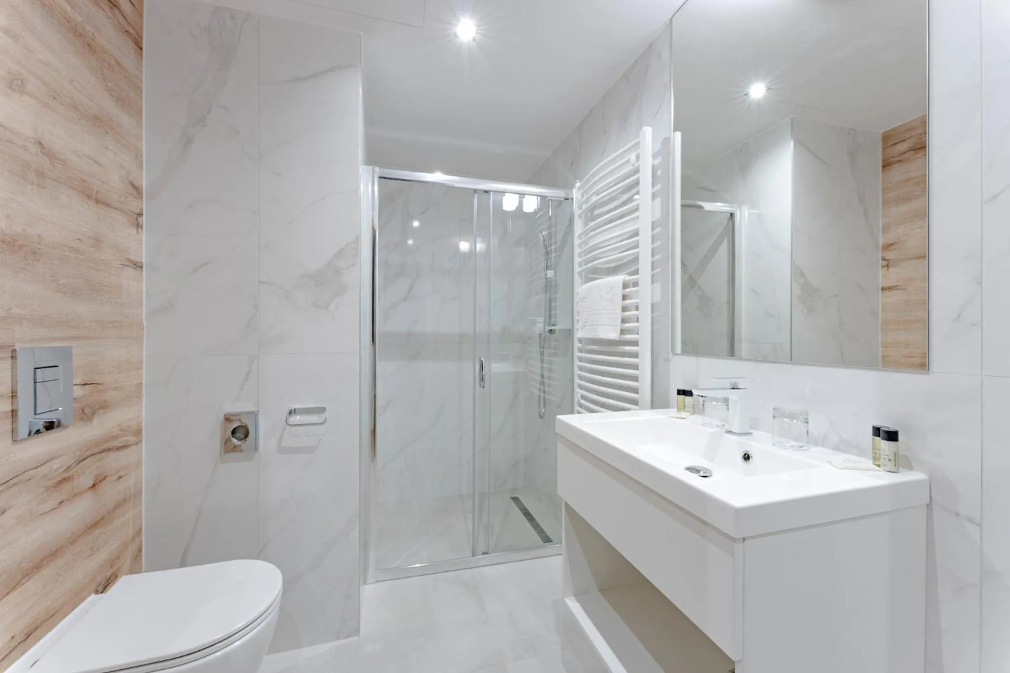 Shower in Onyx Luxury Budapest