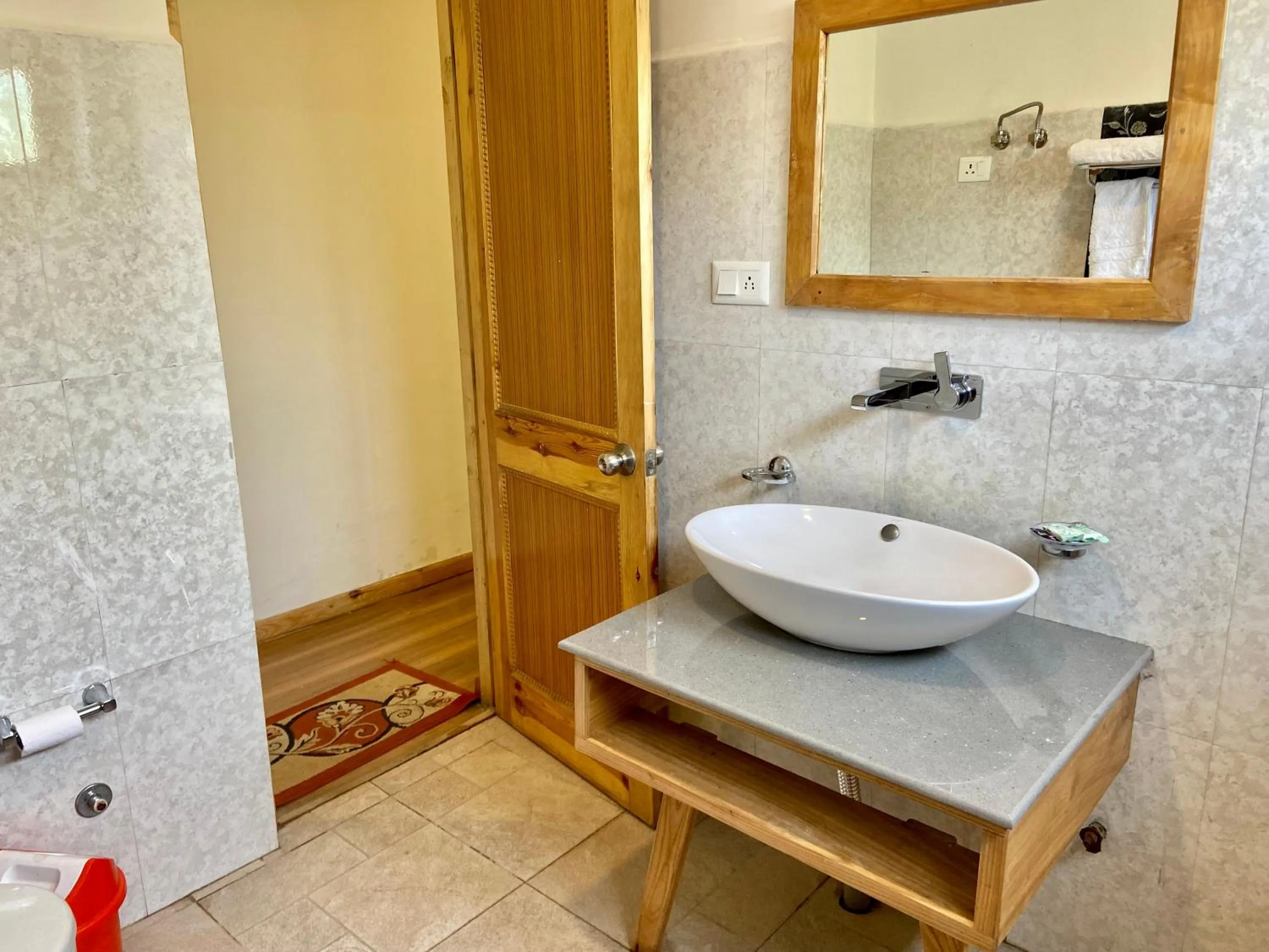 Shower in Hotel Palam Hills