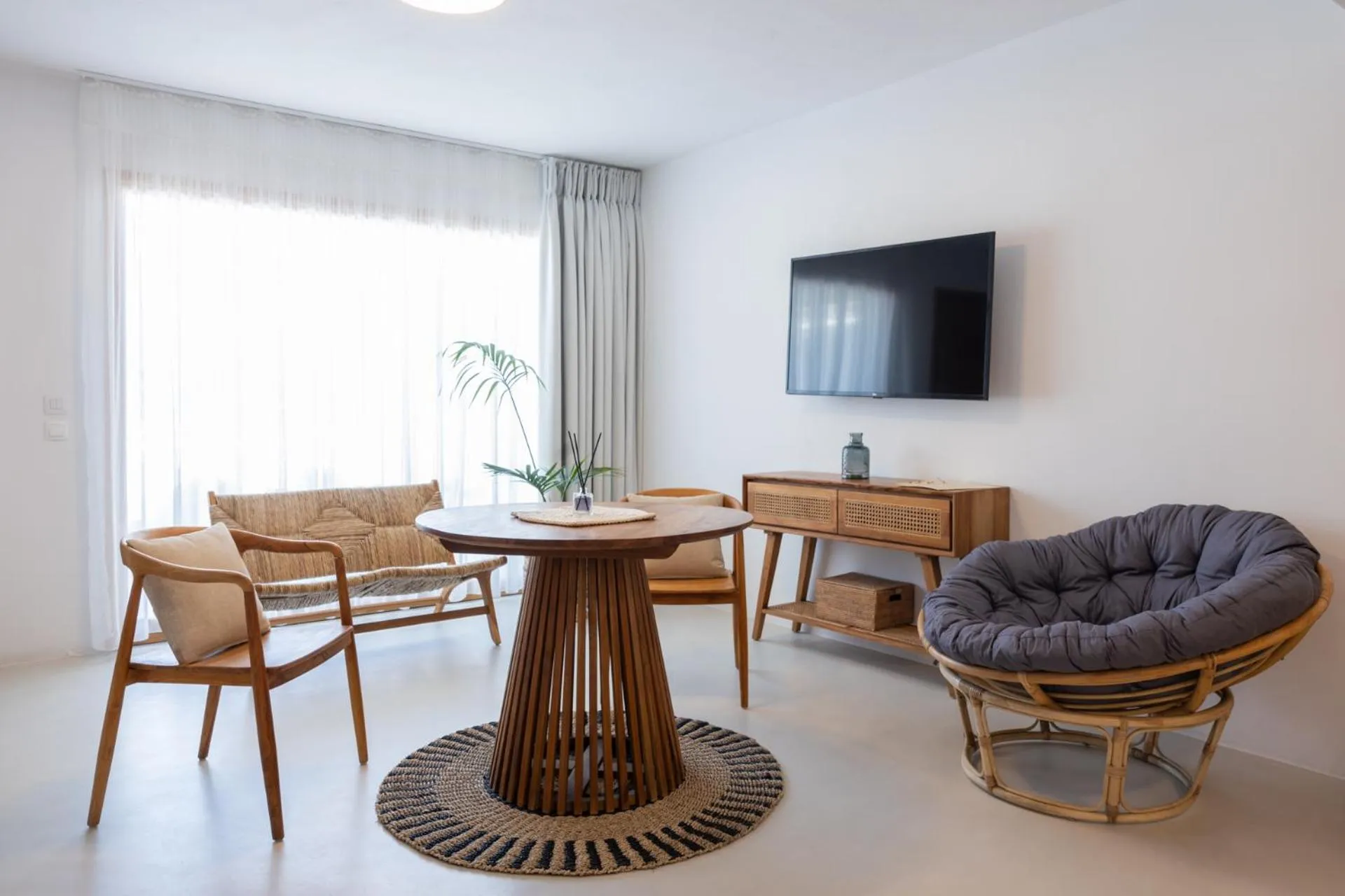 TV and multimedia in Divino Caldera