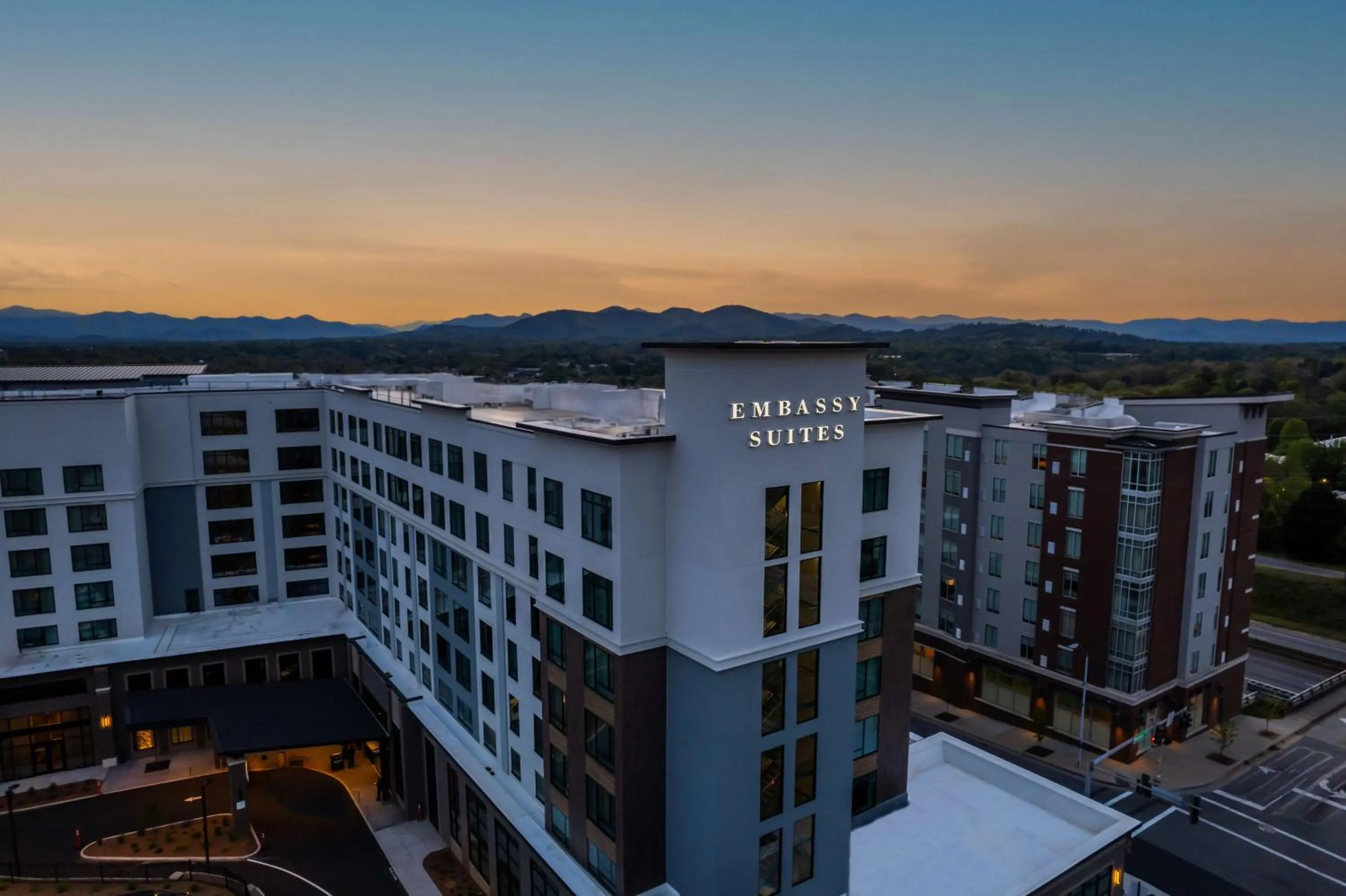 Property building in Embassy Suites By Hilton Asheville Downtown