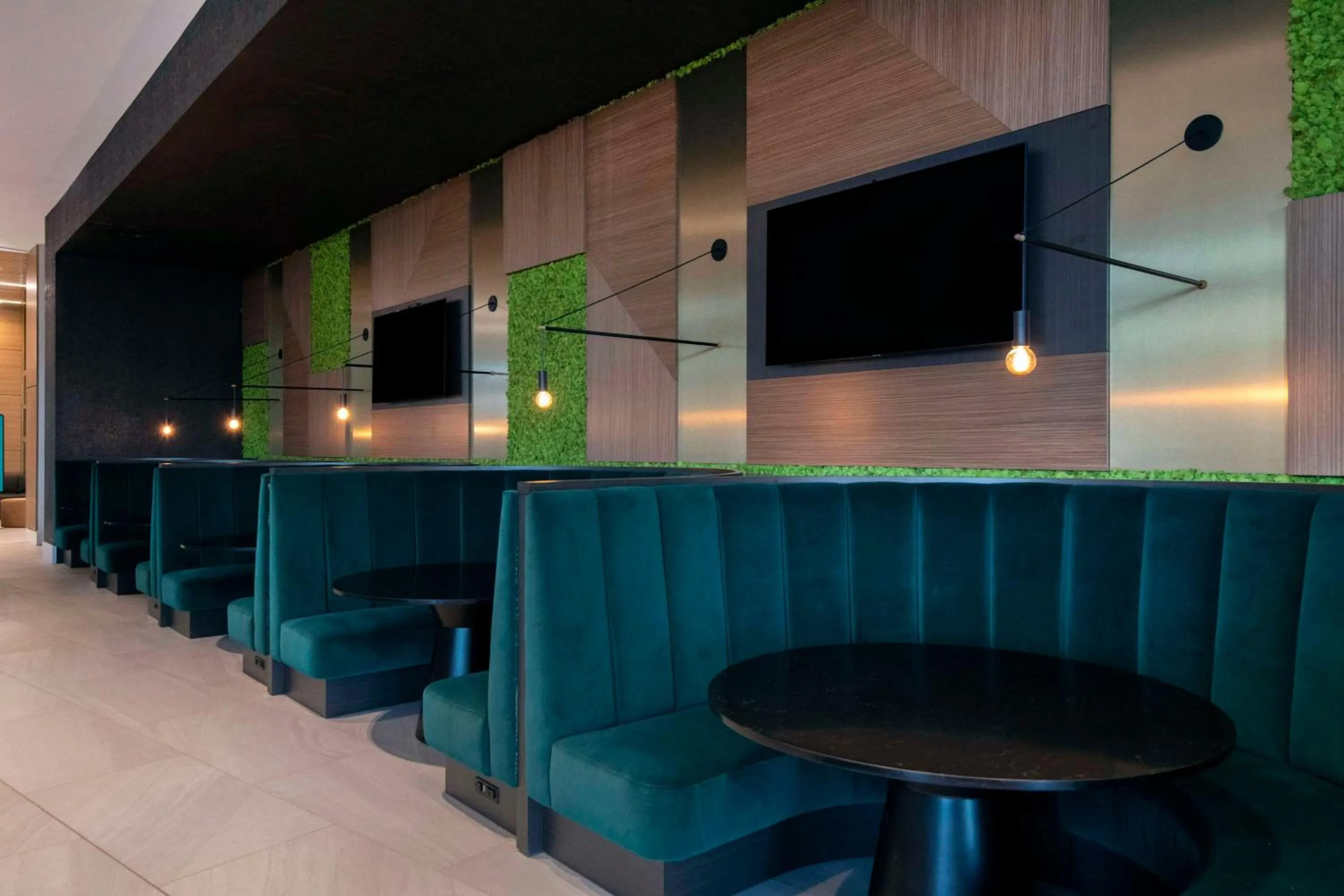 Restaurant/places to eat in Embassy Suites By Hilton Asheville Downtown