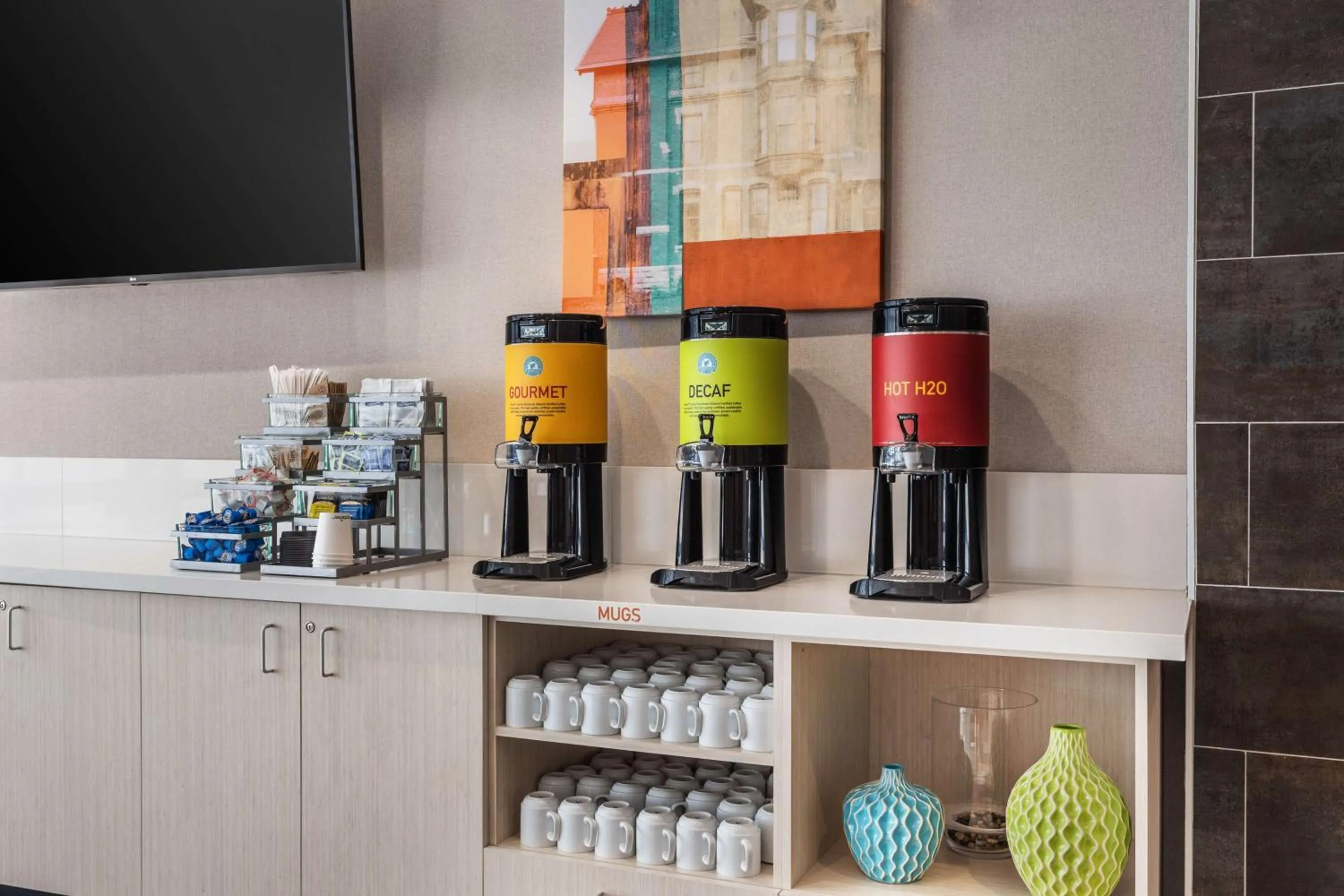 Dining area in Home2 Suites By Hilton Cedar Rapids Westdale