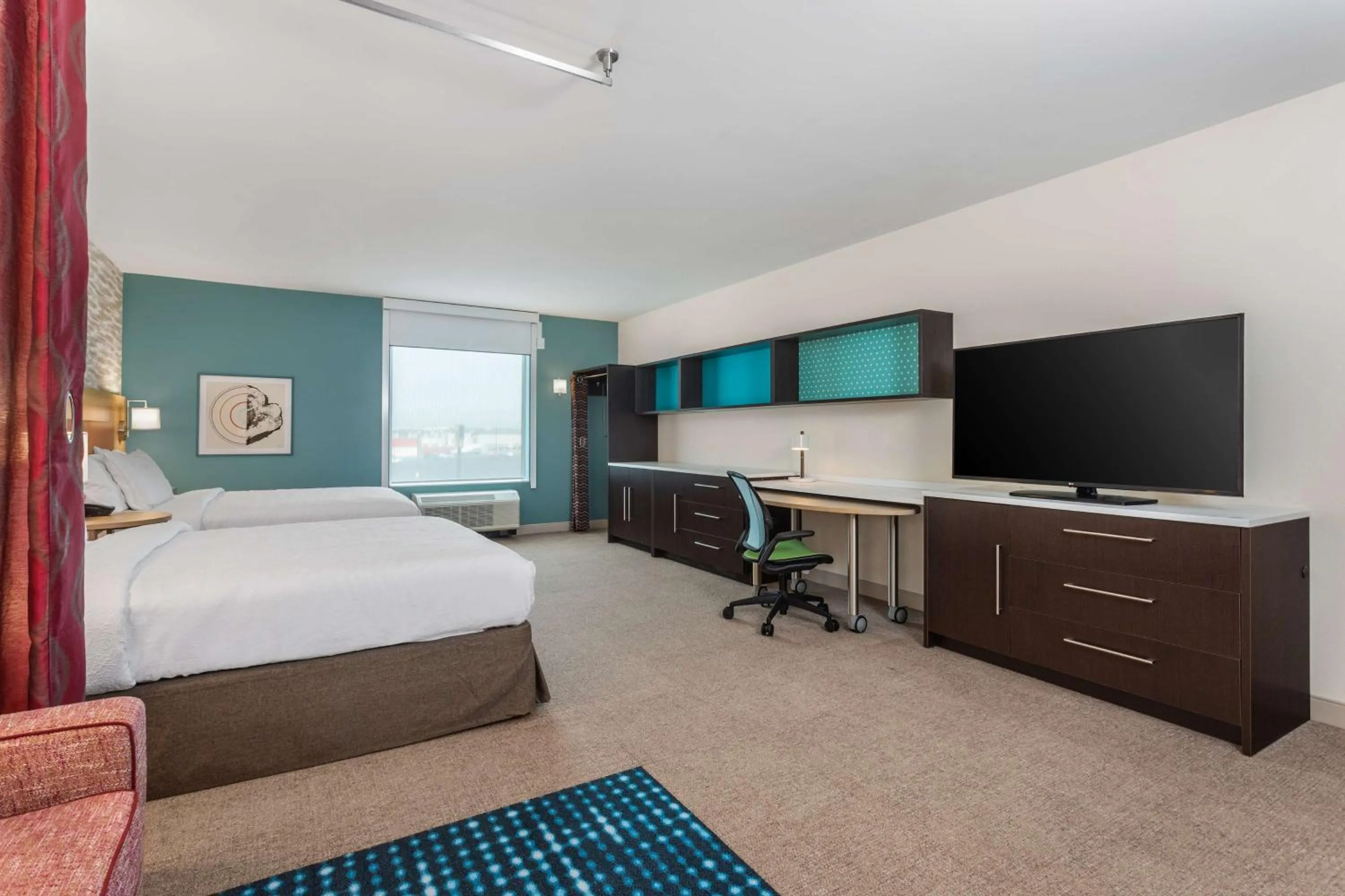 Bedroom, Bed in Home2 Suites By Hilton Cedar Rapids Westdale