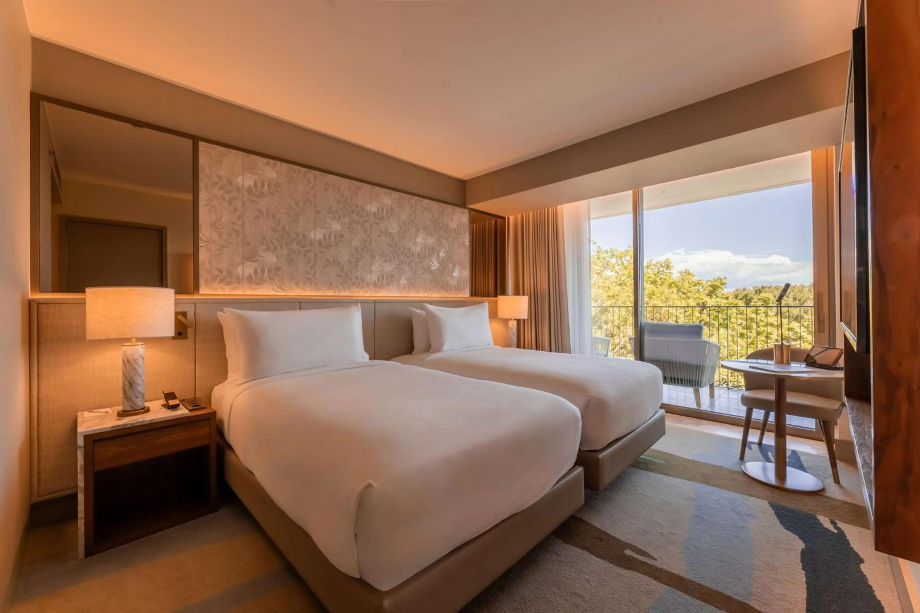 Bed in Legacy Hotel Cascais, Curio Collection By Hilton