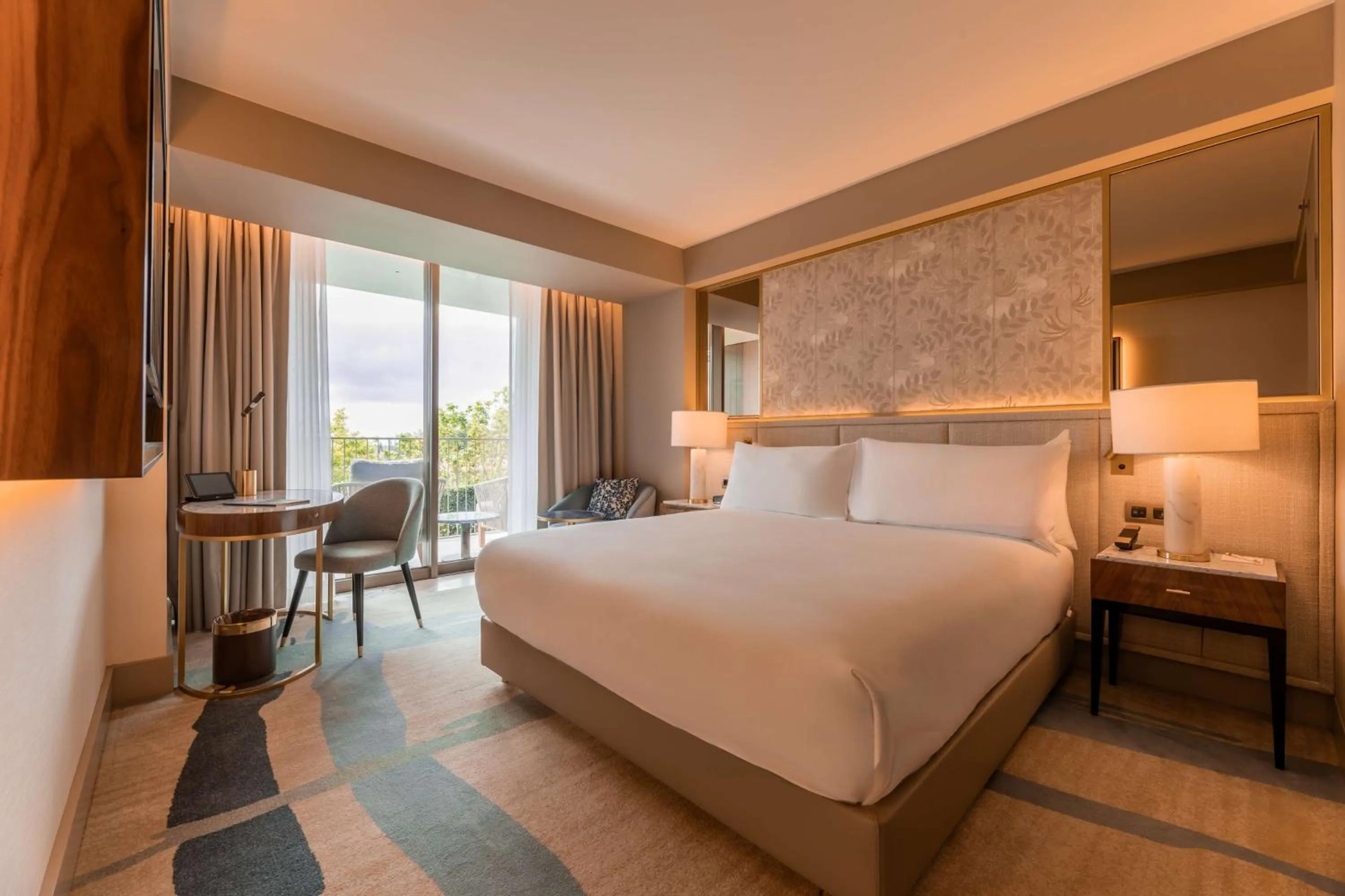 Bed in Legacy Hotel Cascais, Curio Collection By Hilton