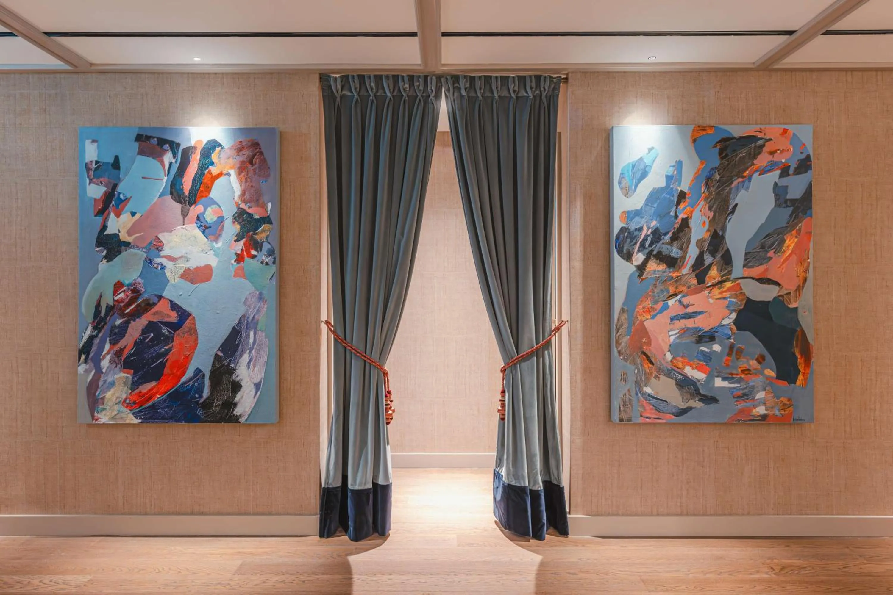 Lounge or bar in Legacy Hotel Cascais, Curio Collection By Hilton