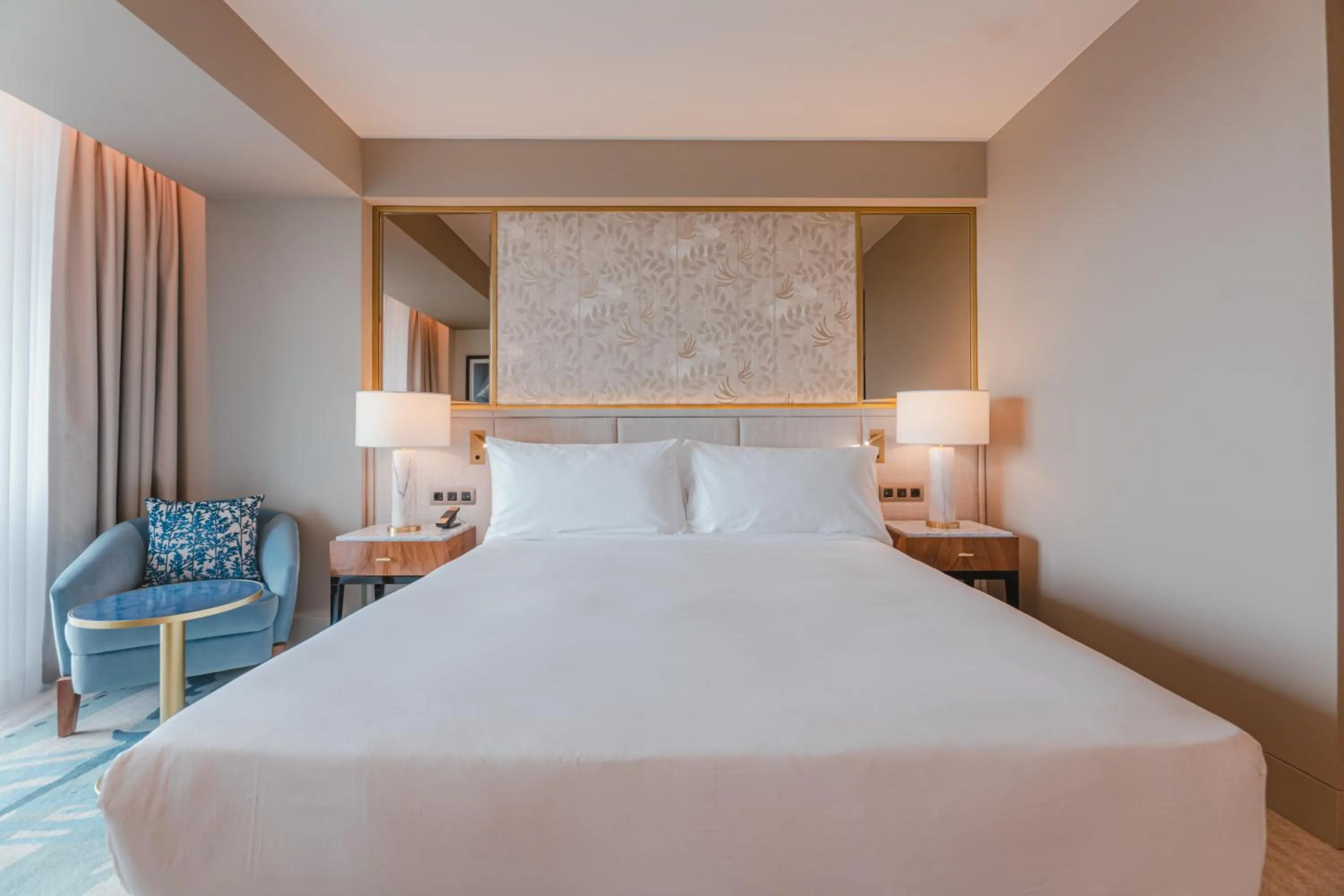 Bed in Legacy Hotel Cascais, Curio Collection By Hilton