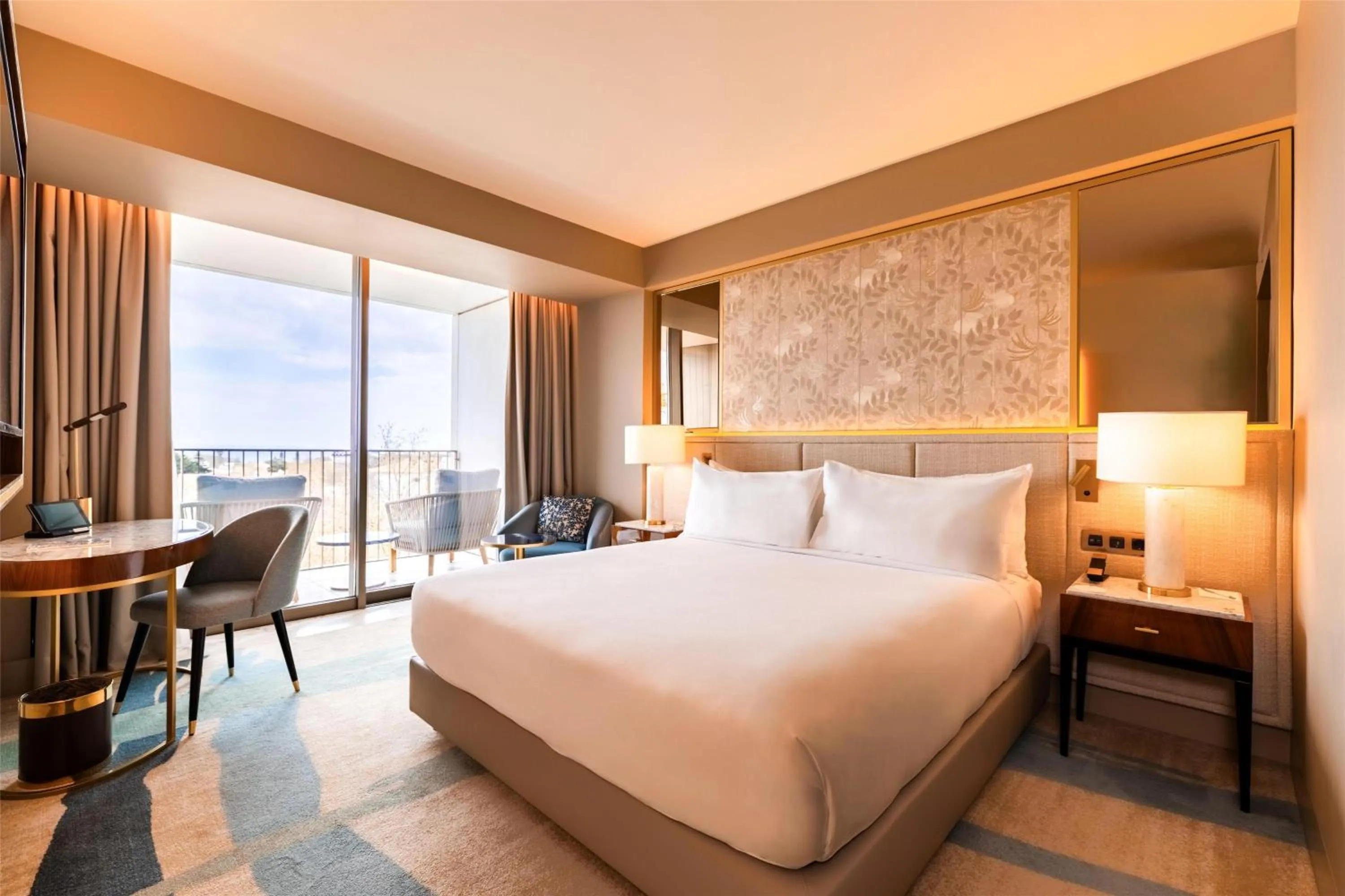 Bed in Legacy Hotel Cascais, Curio Collection By Hilton