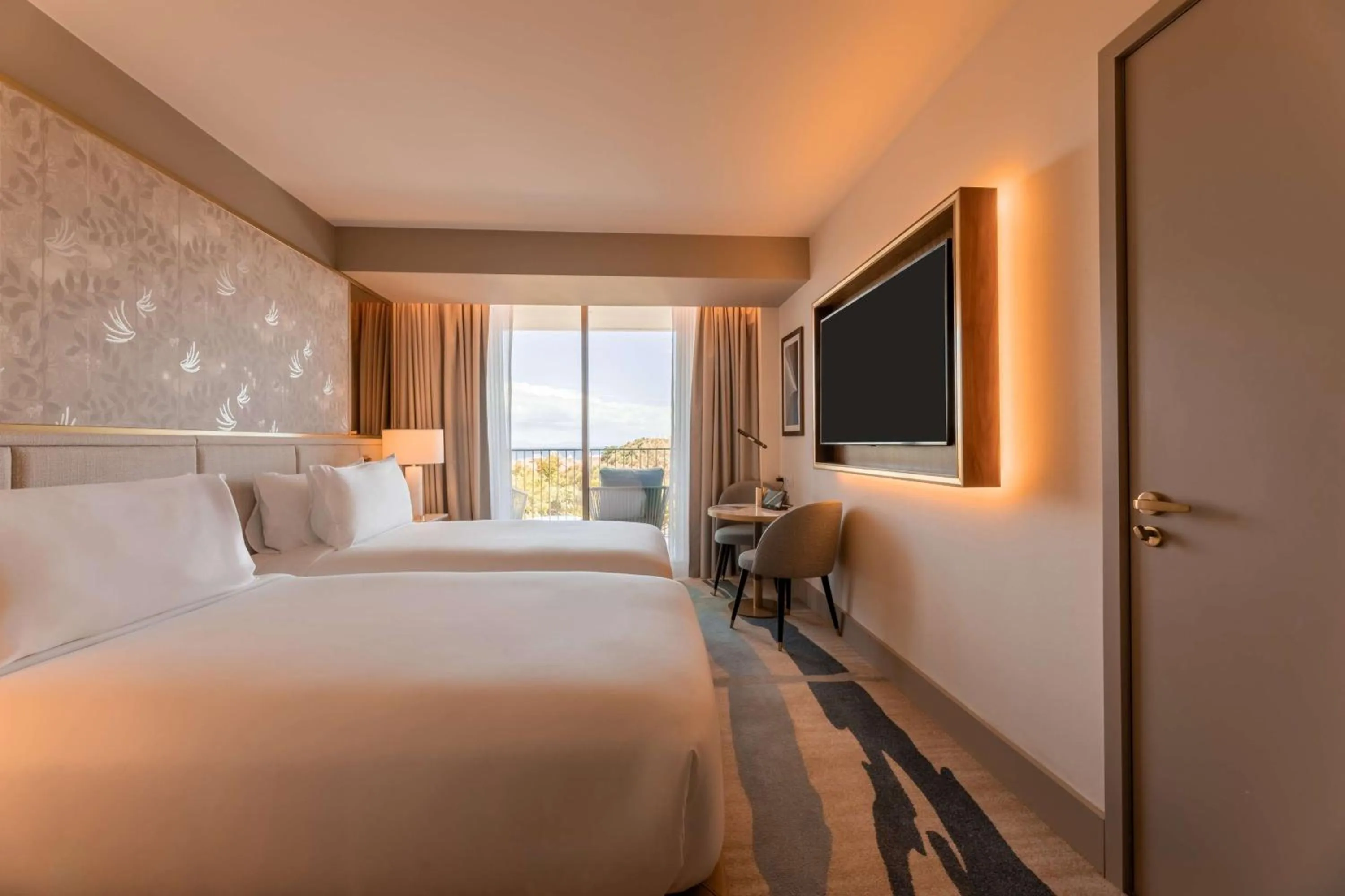 Bed in Legacy Hotel Cascais, Curio Collection By Hilton