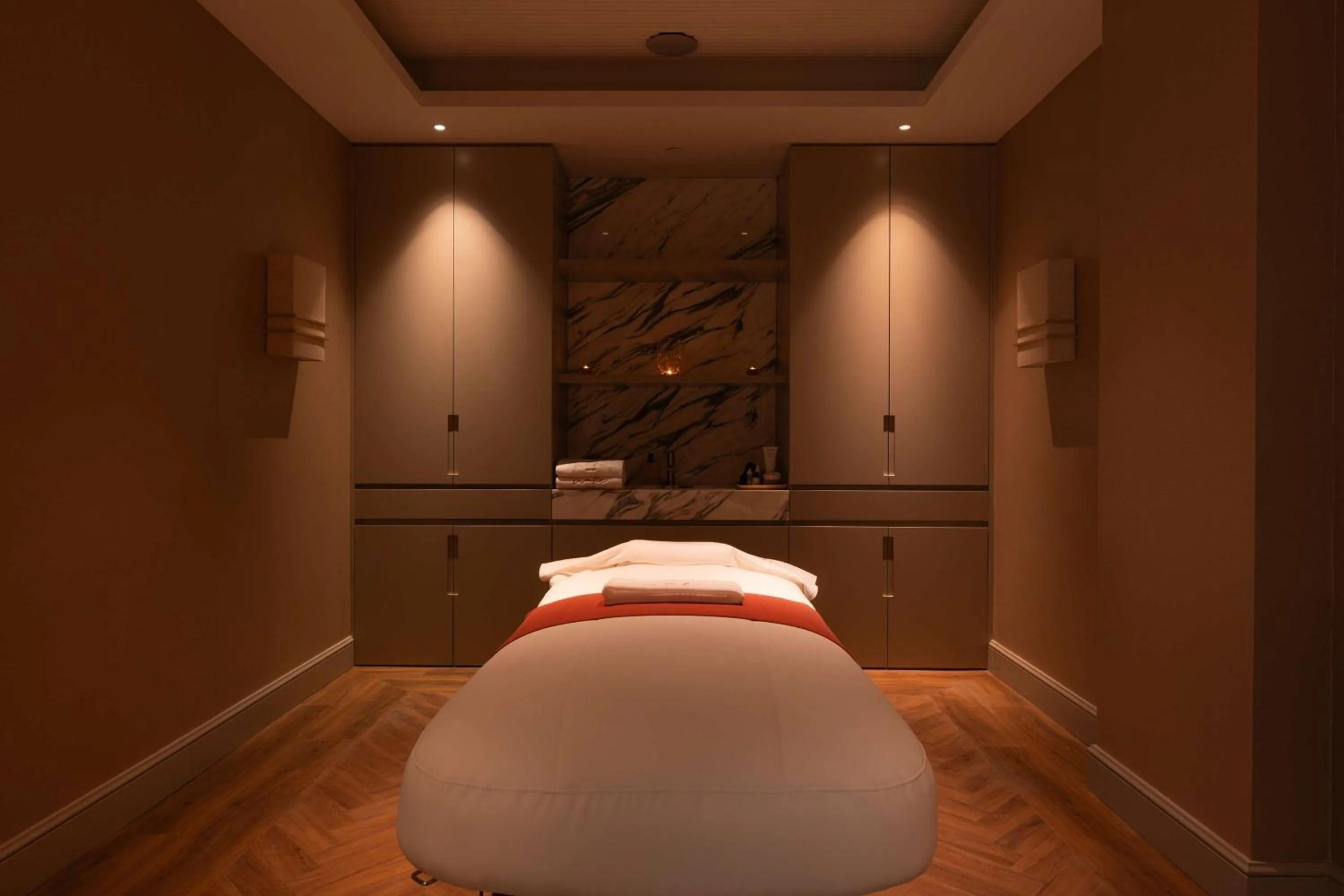 Sports, Bed in Legacy Hotel Cascais, Curio Collection By Hilton