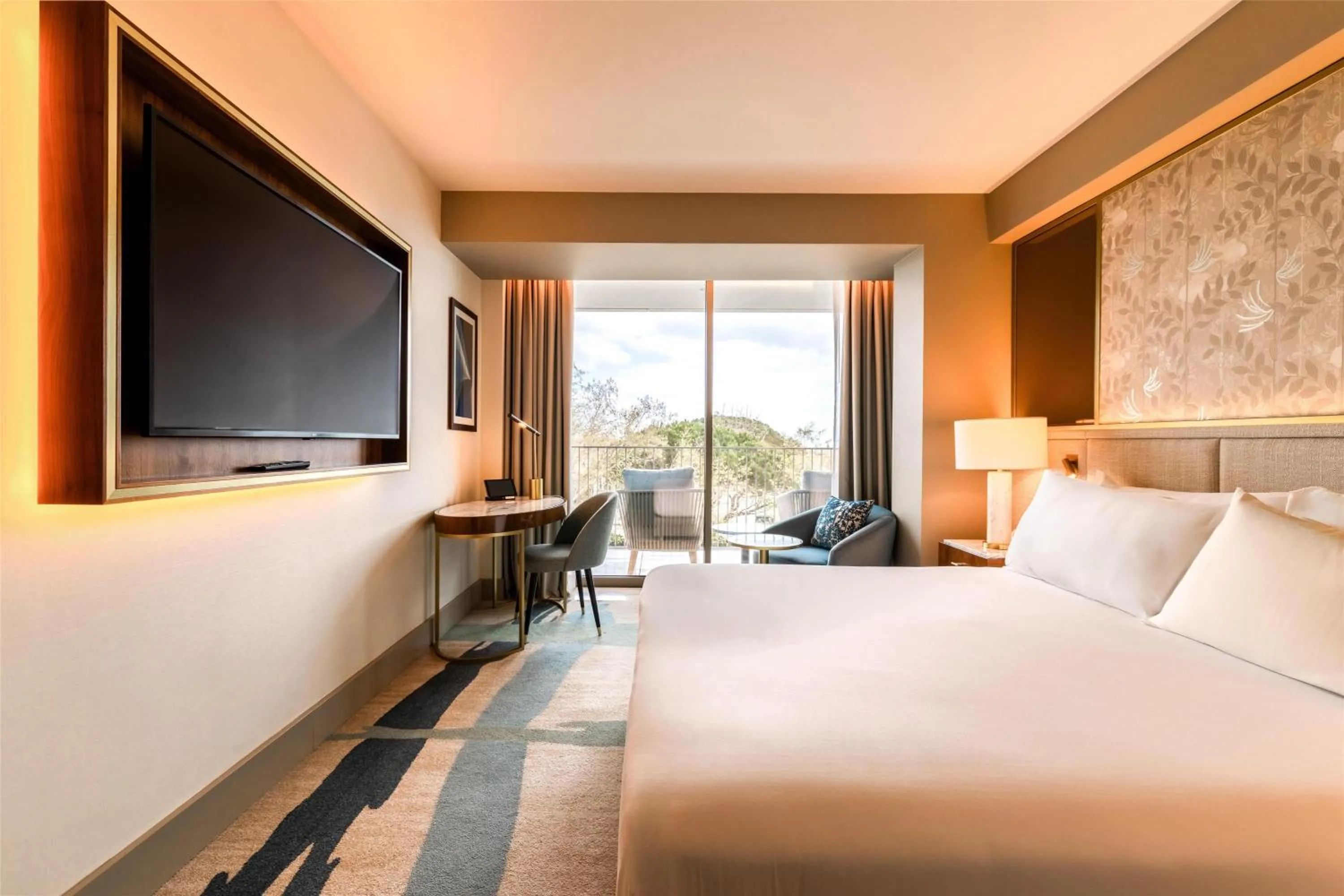 Bed in Legacy Hotel Cascais, Curio Collection By Hilton