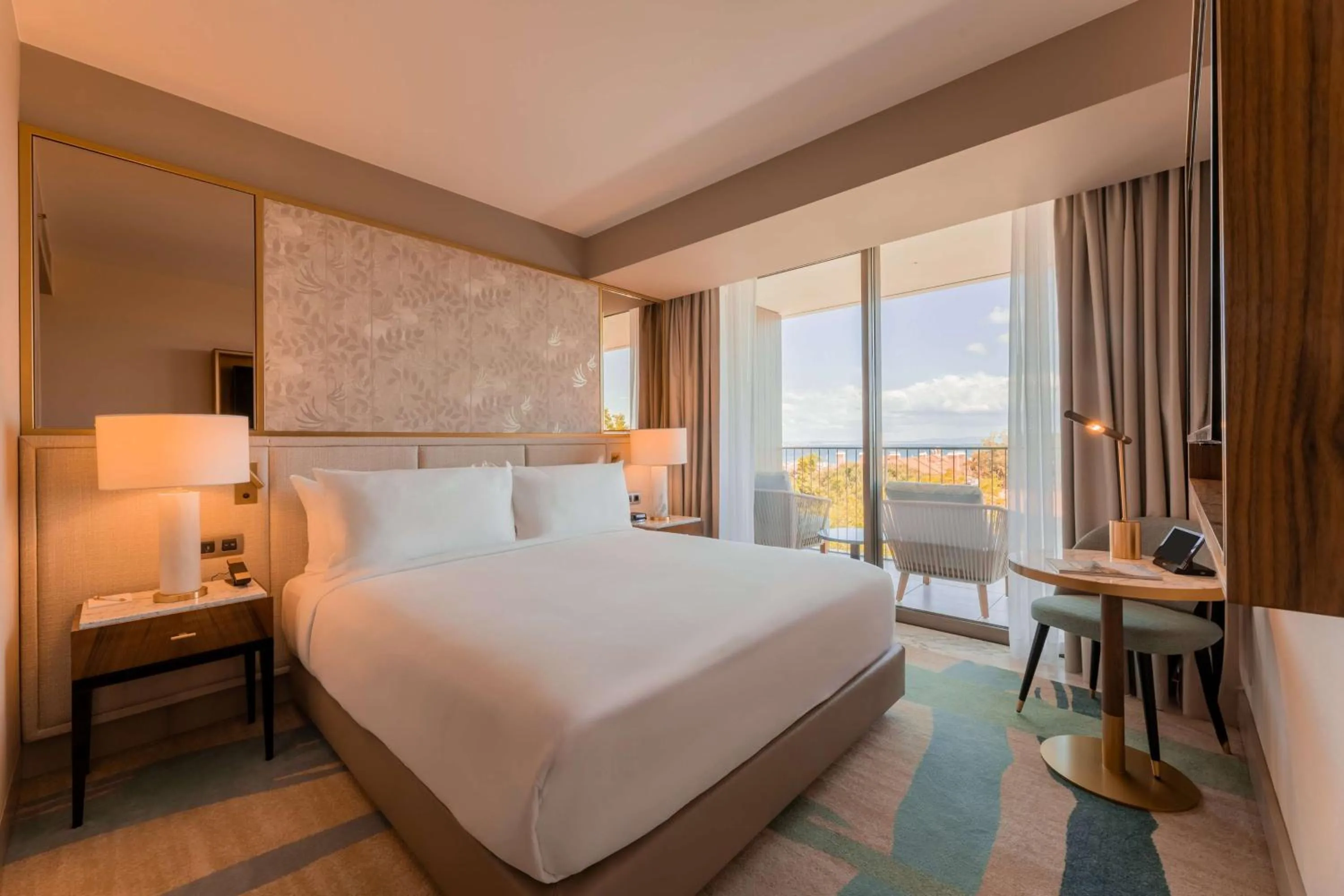 Bed in Legacy Hotel Cascais, Curio Collection By Hilton