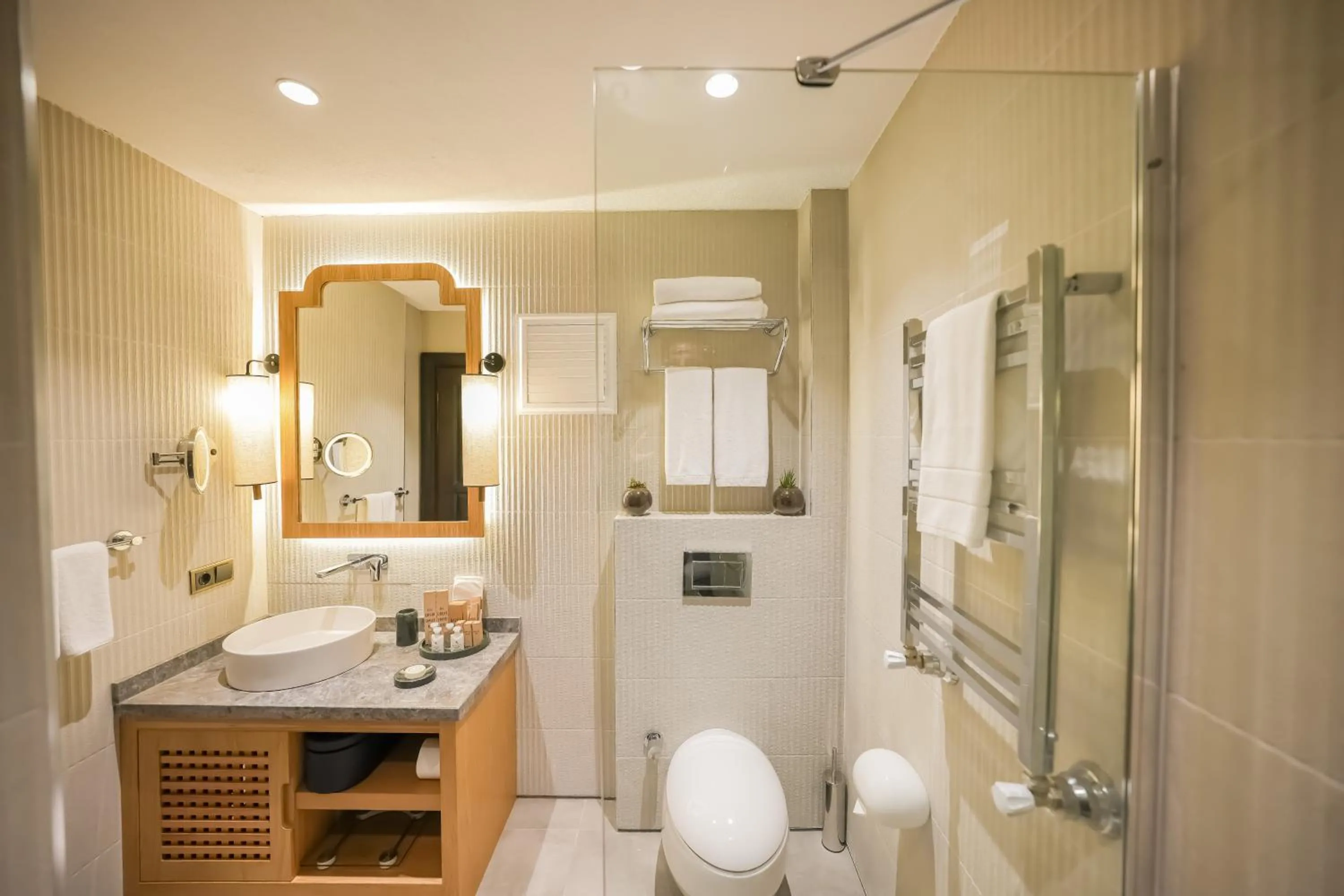 Shower in Nuup Hotel